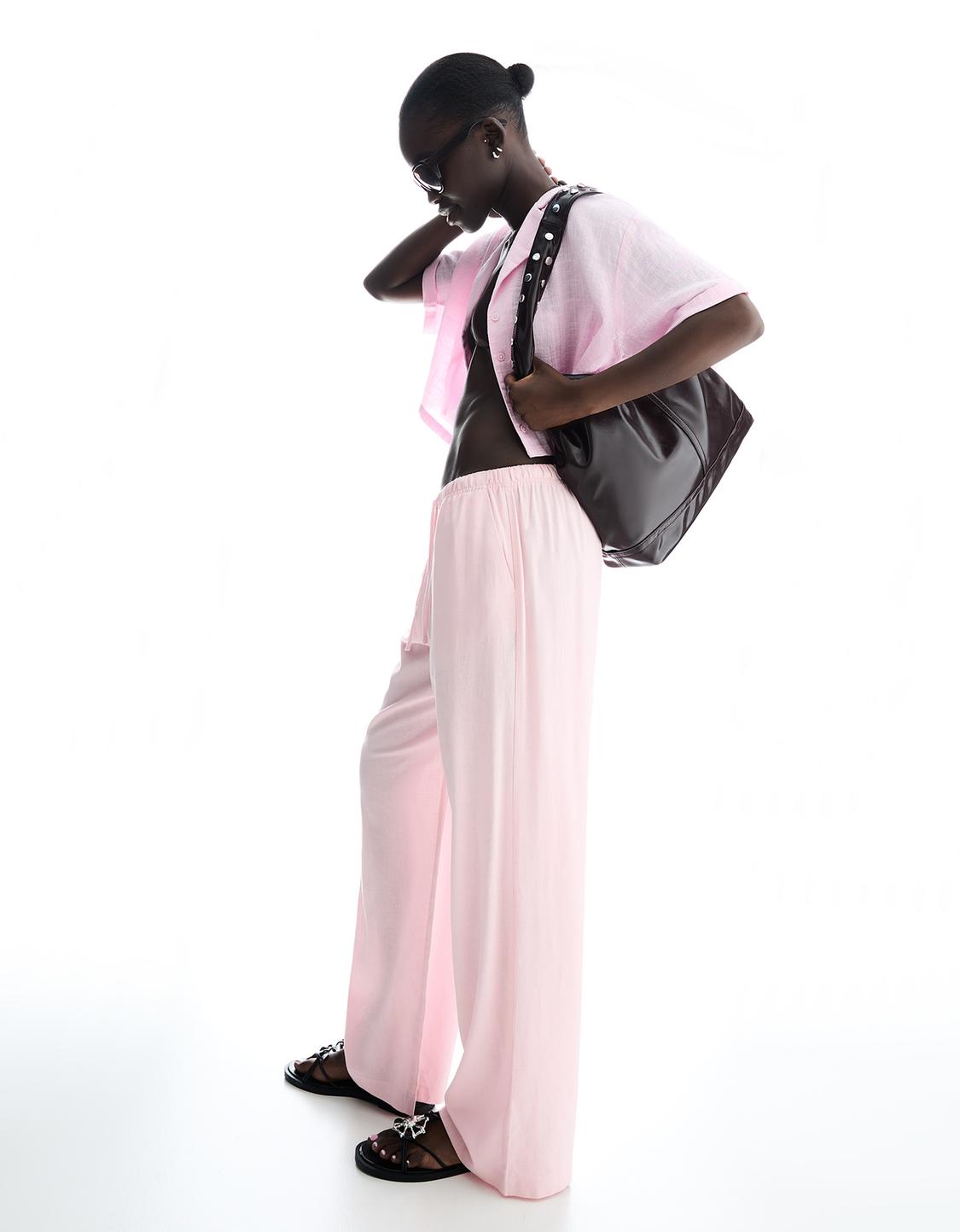 Set aus Hemd und rustikaler Hose