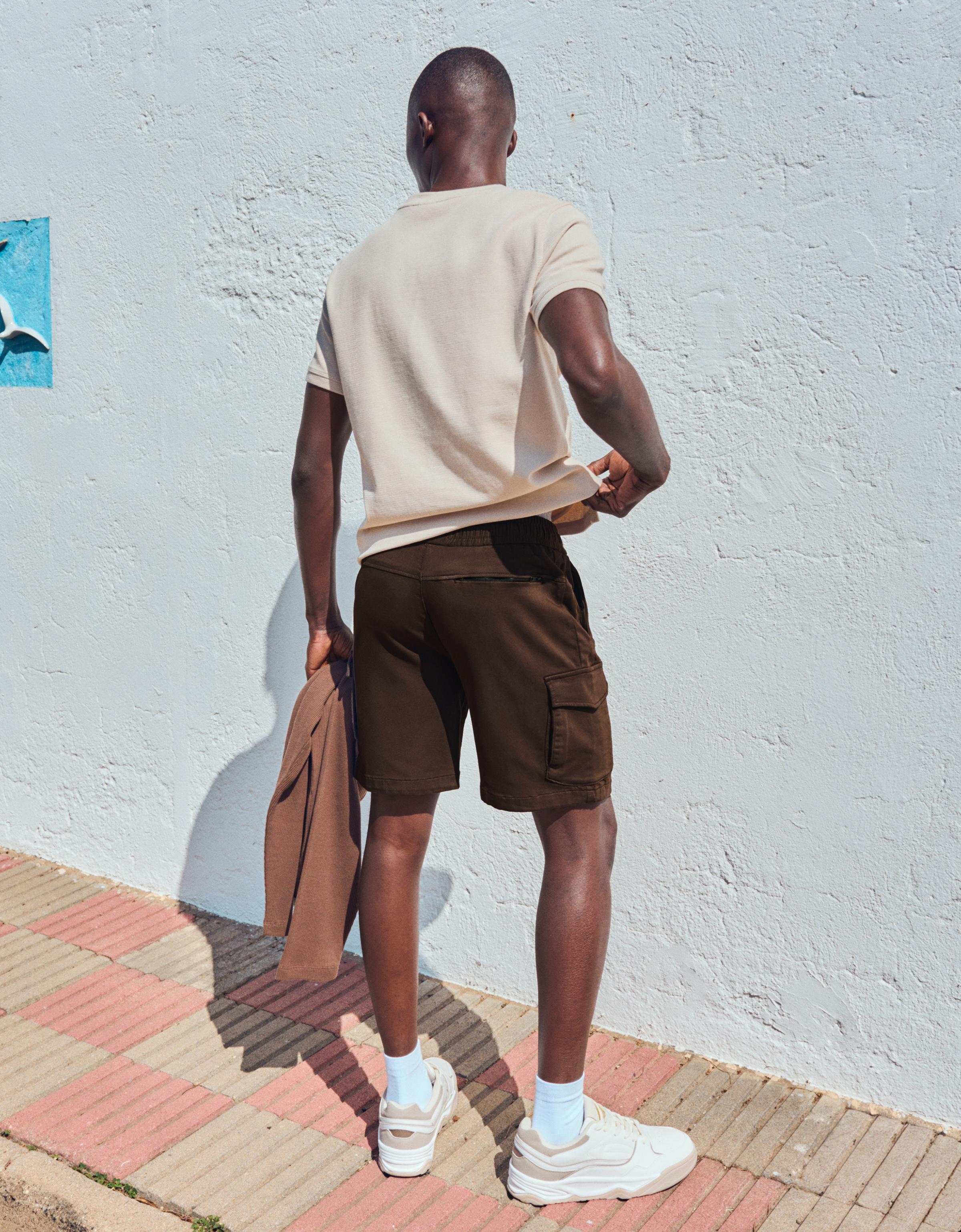Regular fit cargo Bermuda shorts — Brown