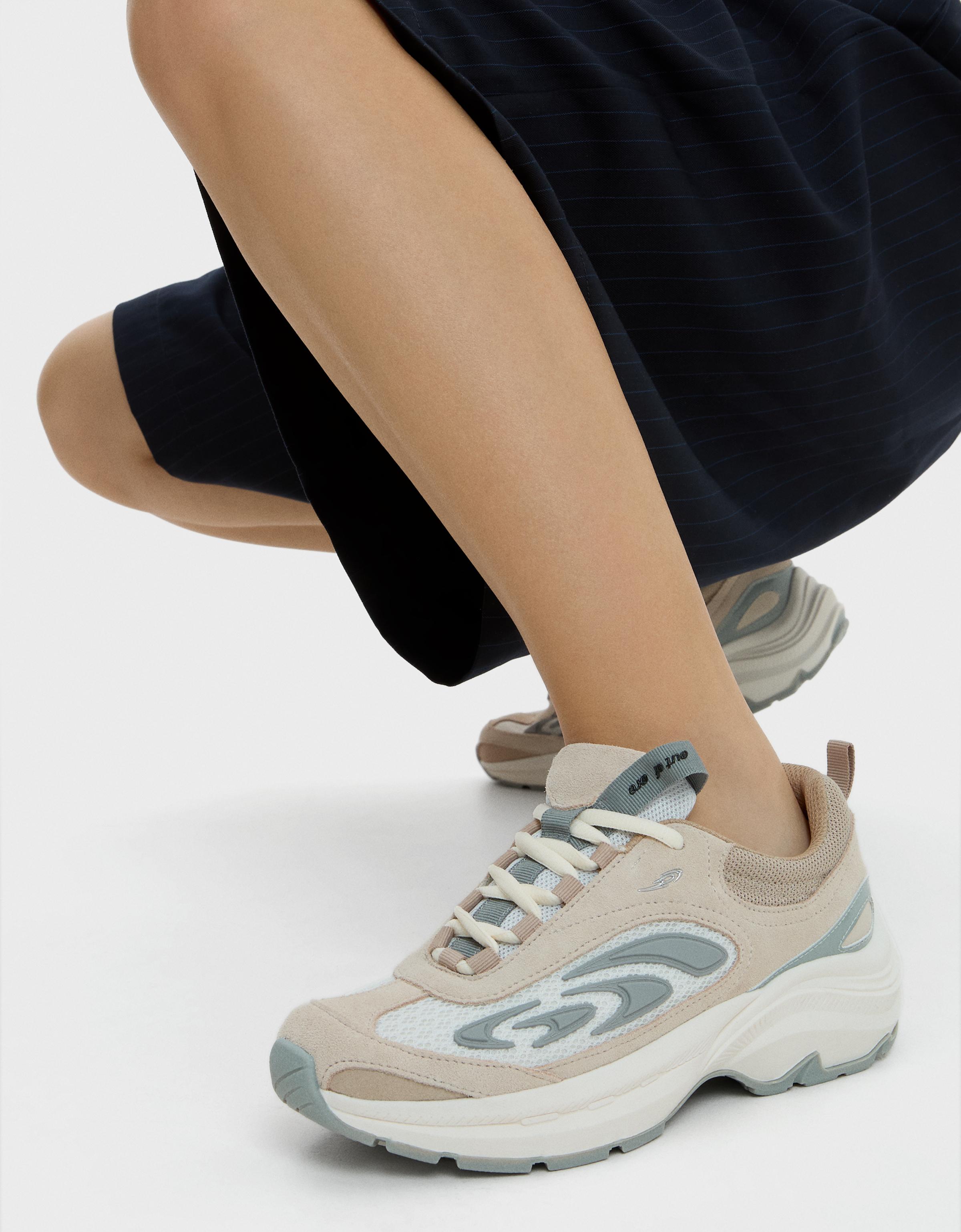 OUT OF CORE Trainers — Multicolored