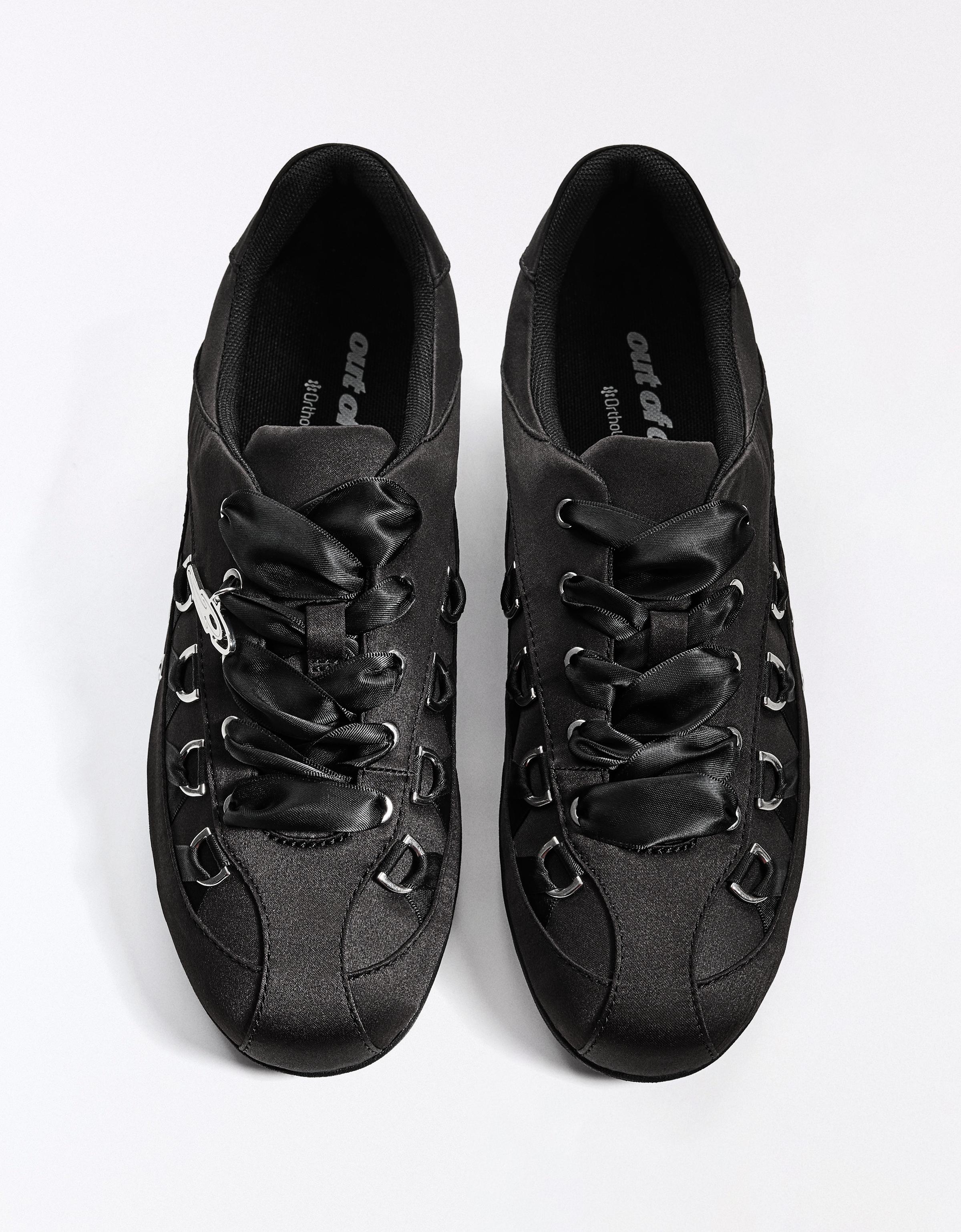 OUT OF CORE Trainers — BLACK