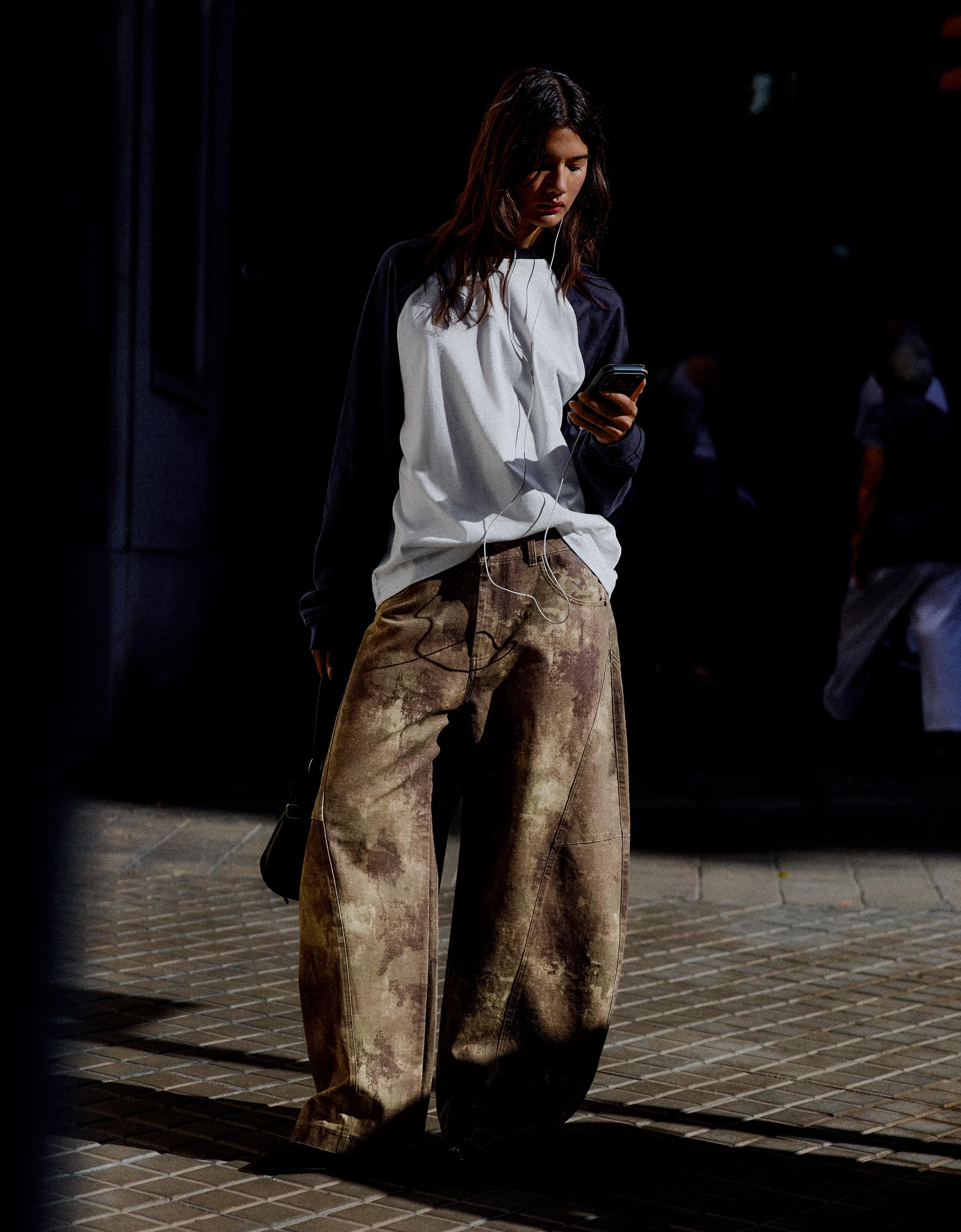 Bershka Pantalón Barrel Estampado Mujer 32 Multicolor