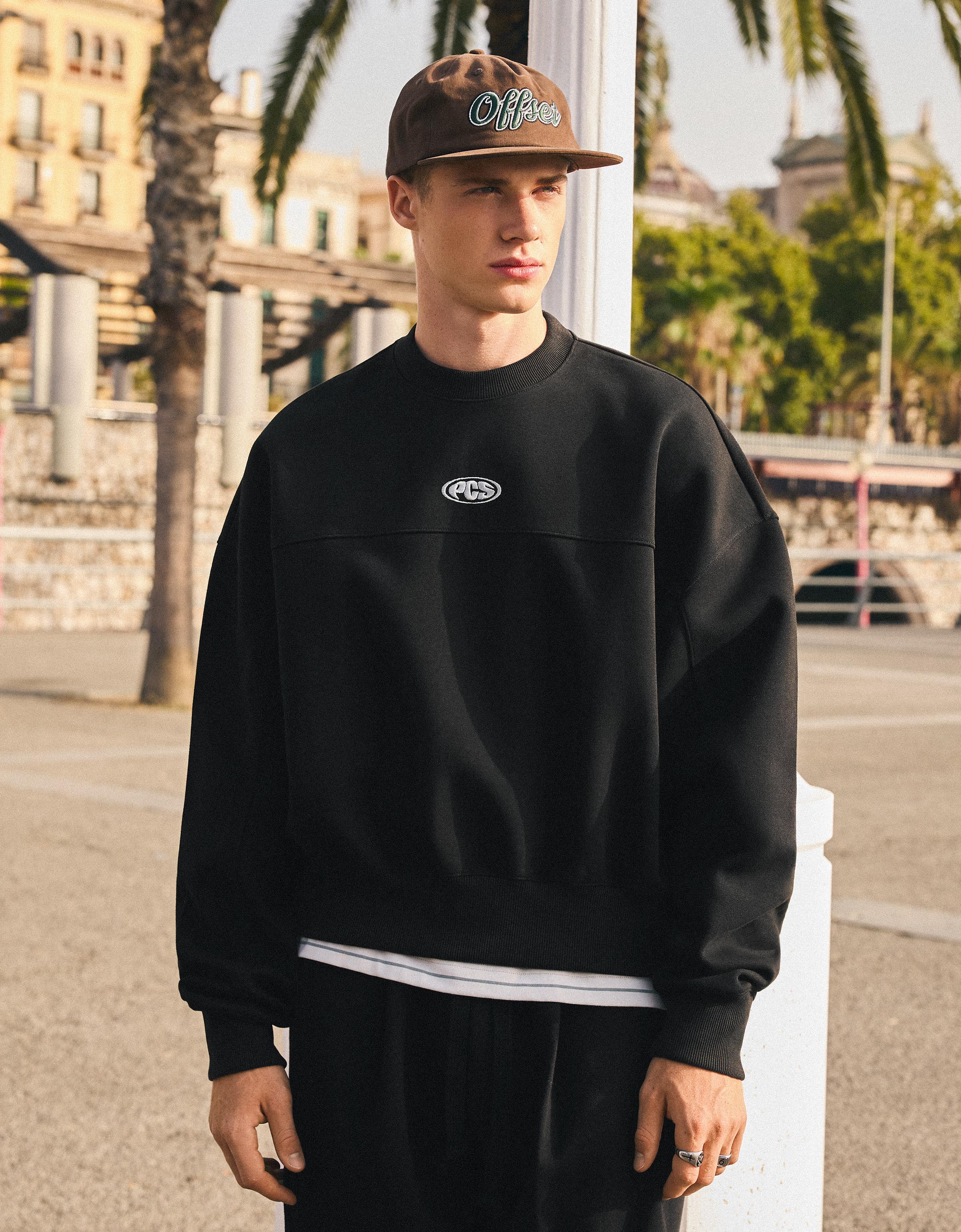 Bershka Sudadera Cuello Redondo Parche Hombre Negro