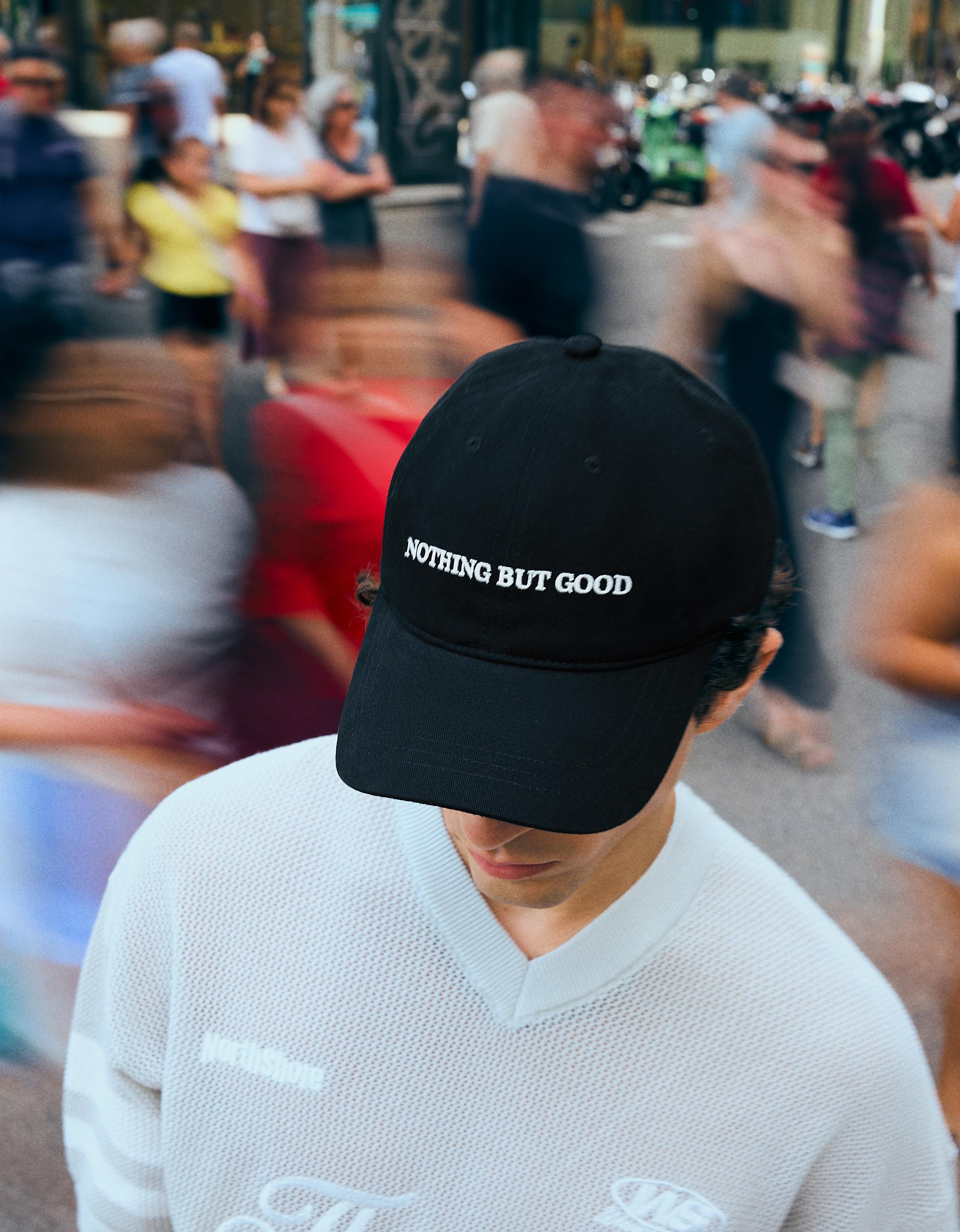 Embroidered cap — Black