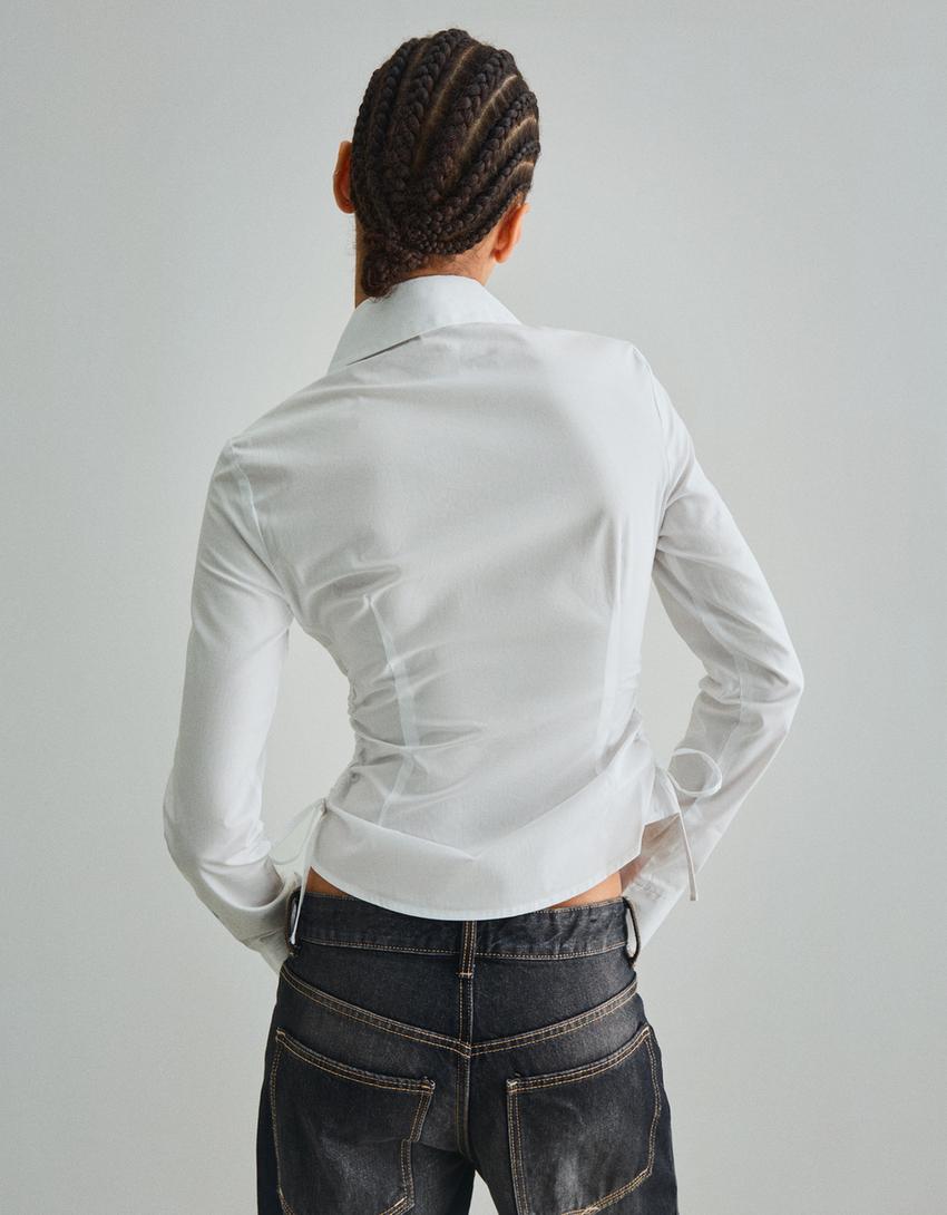 Fitted shirt with gathered side-White