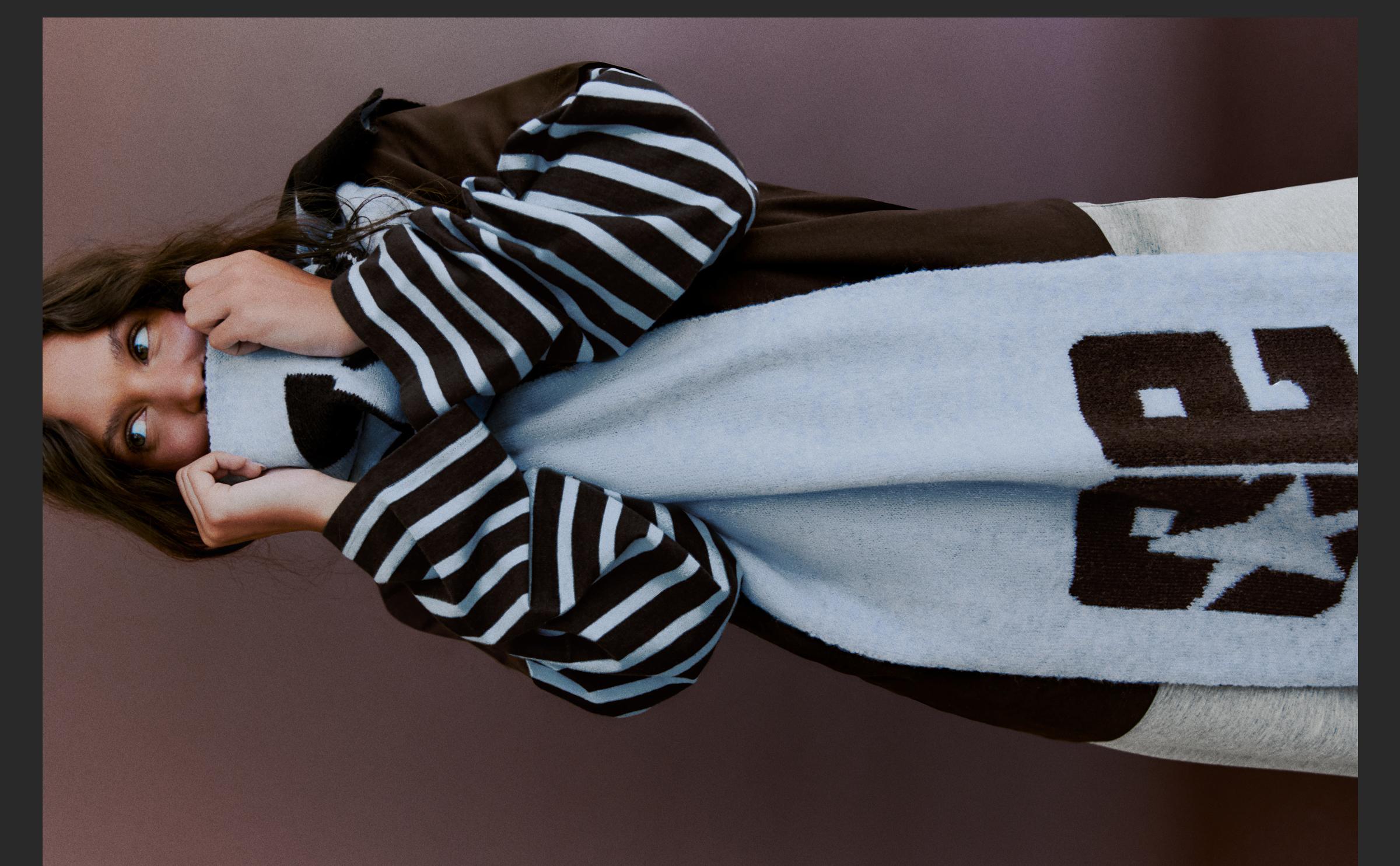 Graphic knit scarf — White