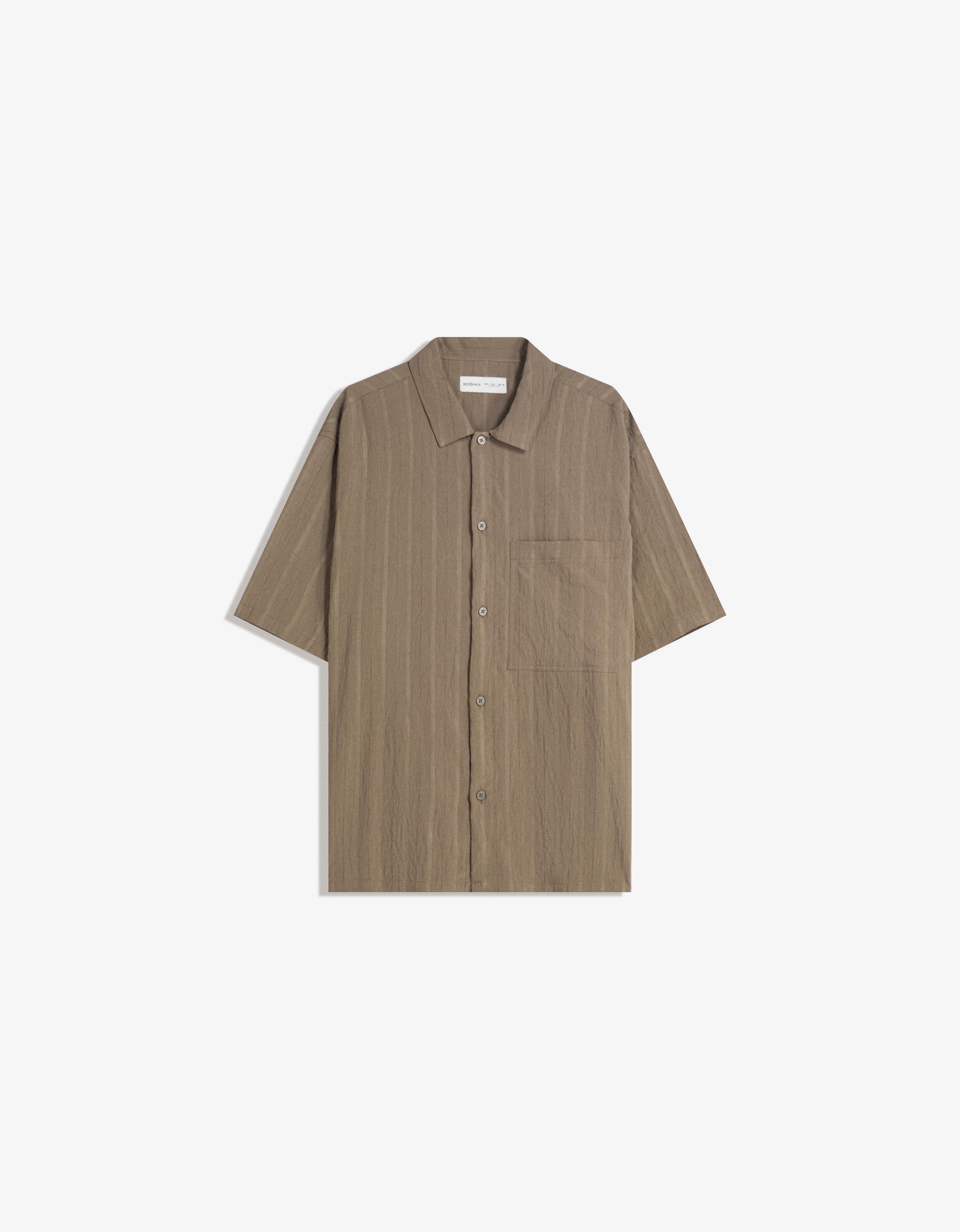 Bershka Gestreiftes Strukturiertes Kurzarmhemd Herren L Sandfarbe