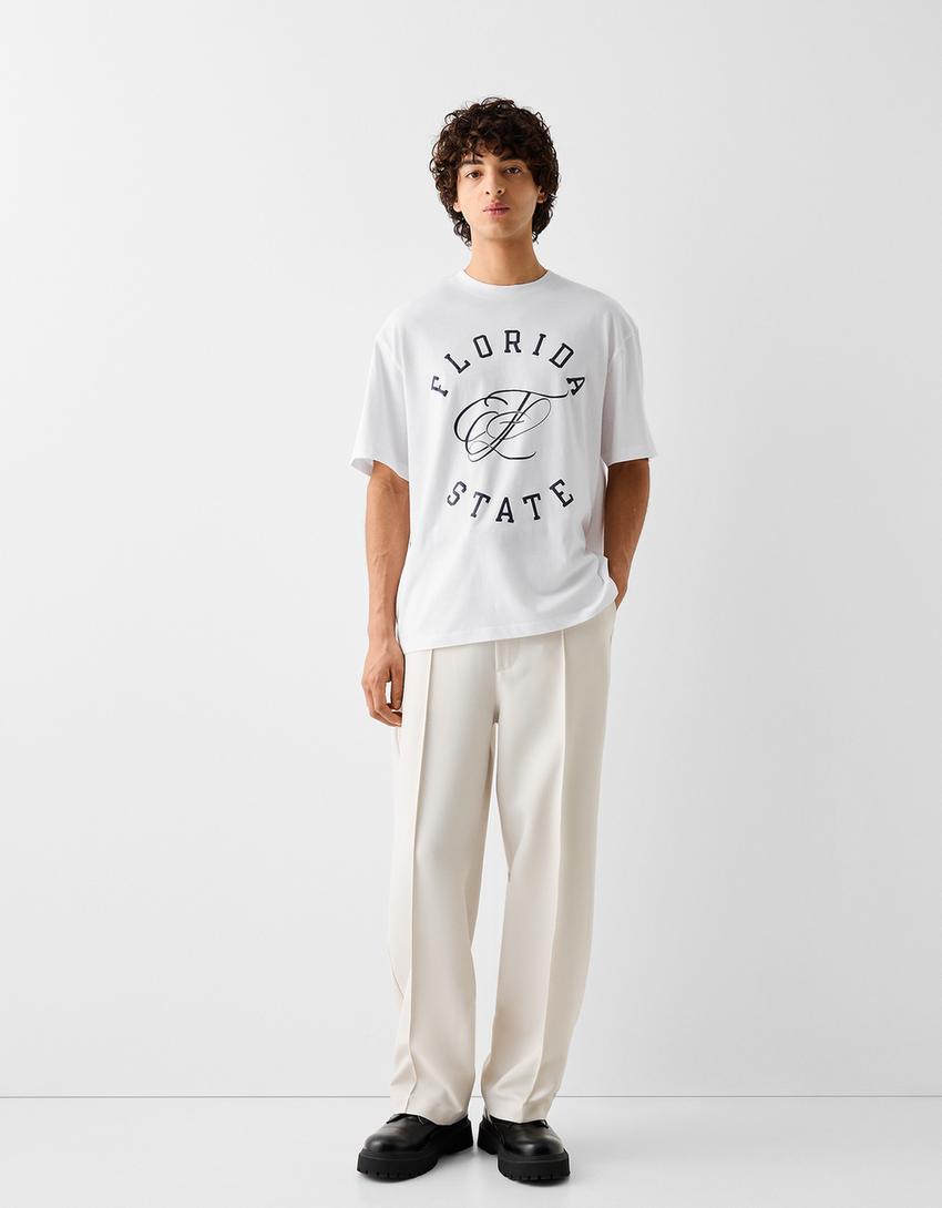 تيشرت بقصّة مربعة وأكمام قصيرة وطبعة-أبيض-3