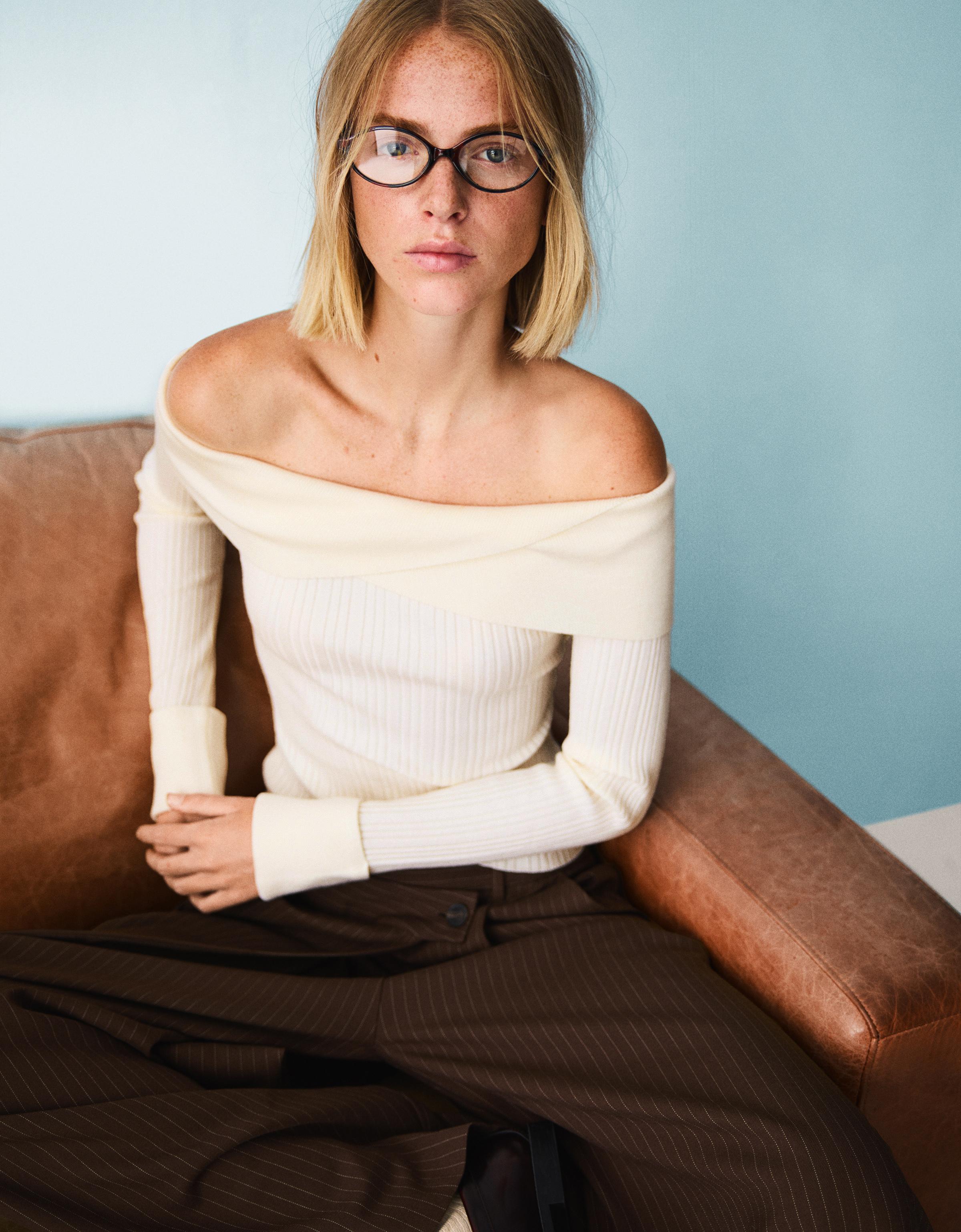 Bershka Strukturierter Pullover Mit Carmen-Ausschnitt Damen S Rohweiß