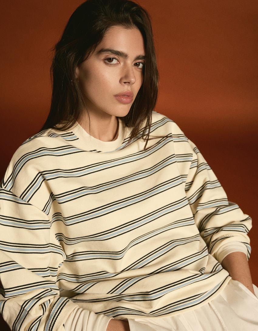 Striped crew neck sweater-Yellow