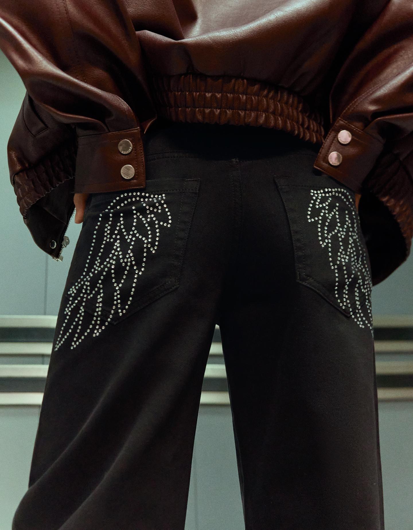 Bershka spodnie o kroju straight z niskim stanem i strass czarny