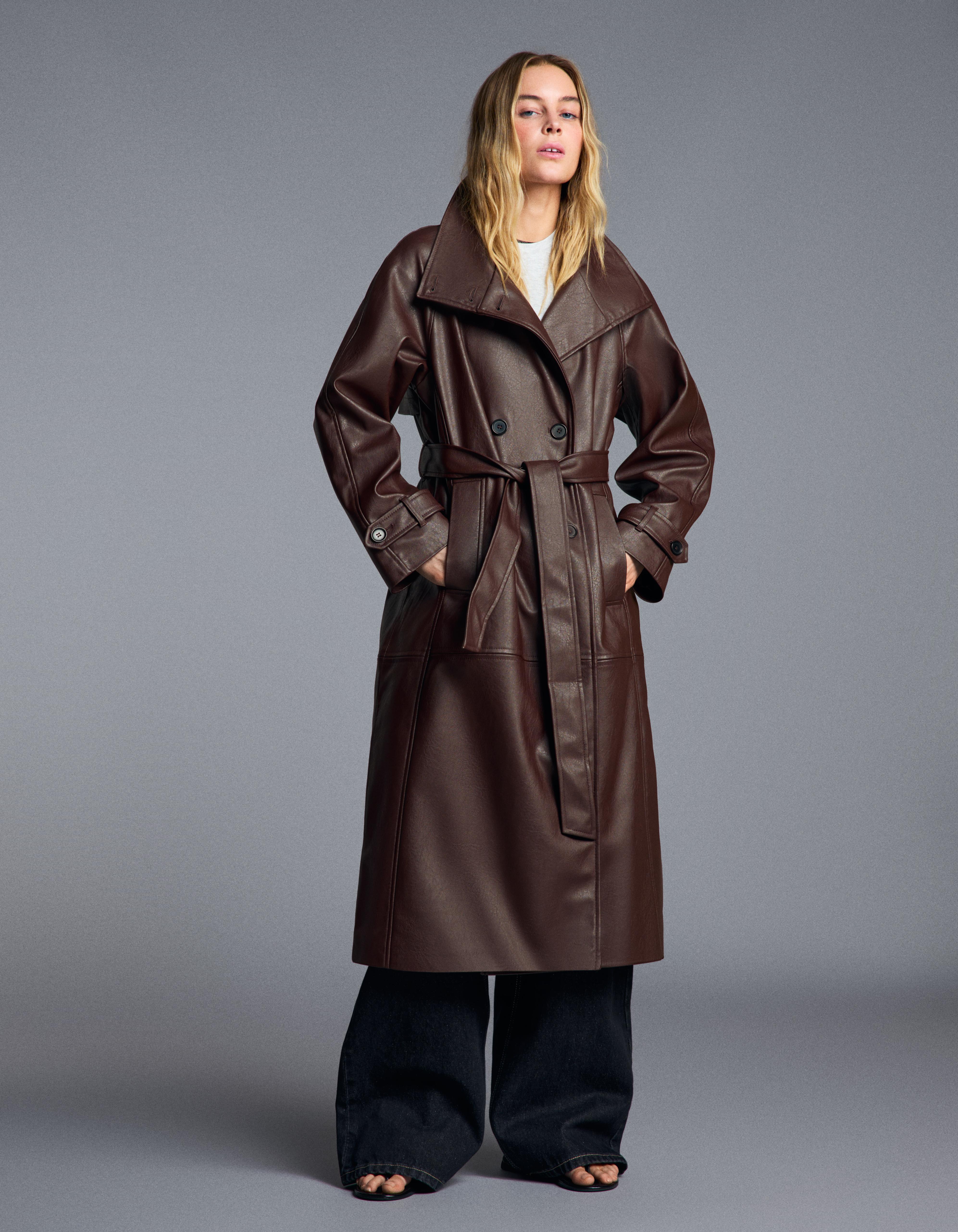 Bershka Trench Largo Cinturón Efecto Piel Mujer L Burdeos