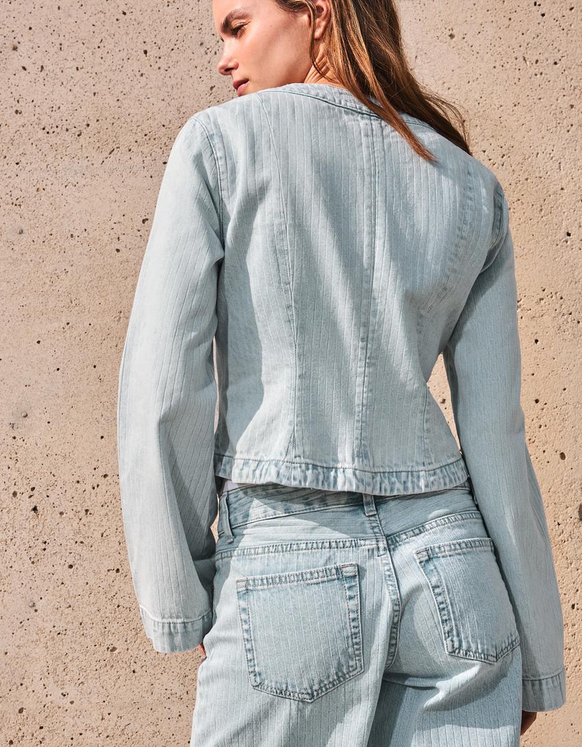 Jeansjacke mit Schößchen und Streifen-Hellblau