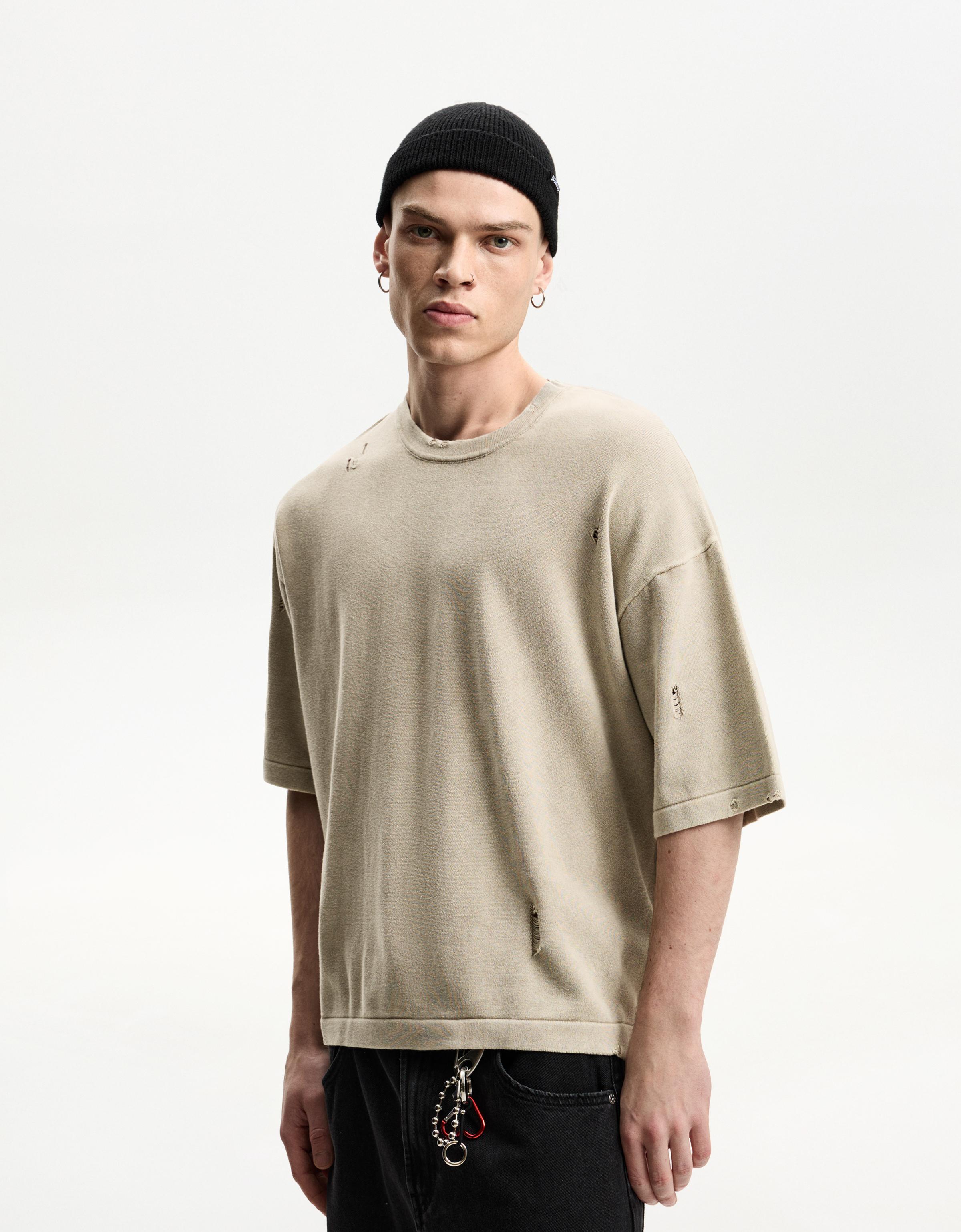 Bershka T-Shirt Mit Kurzen Ärmeln Und Rissen Herren S Sandfarbe