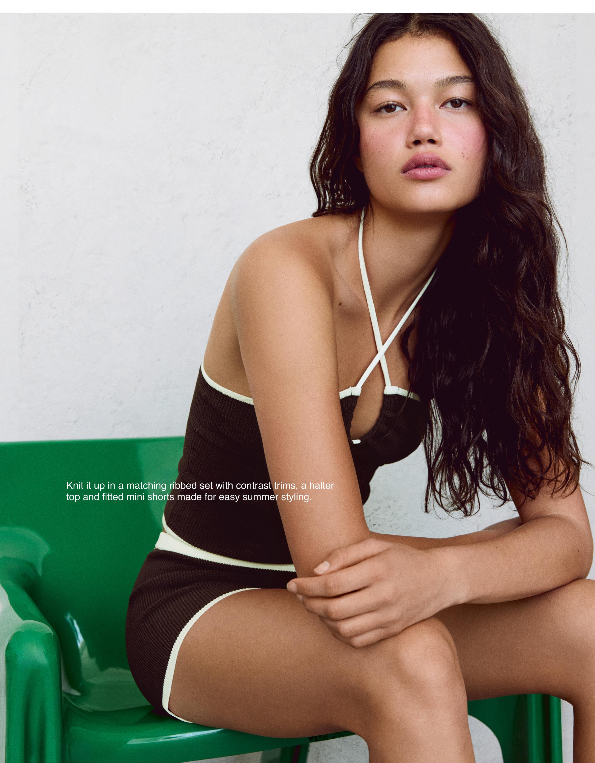 Contrast bandeau knit top — Brown