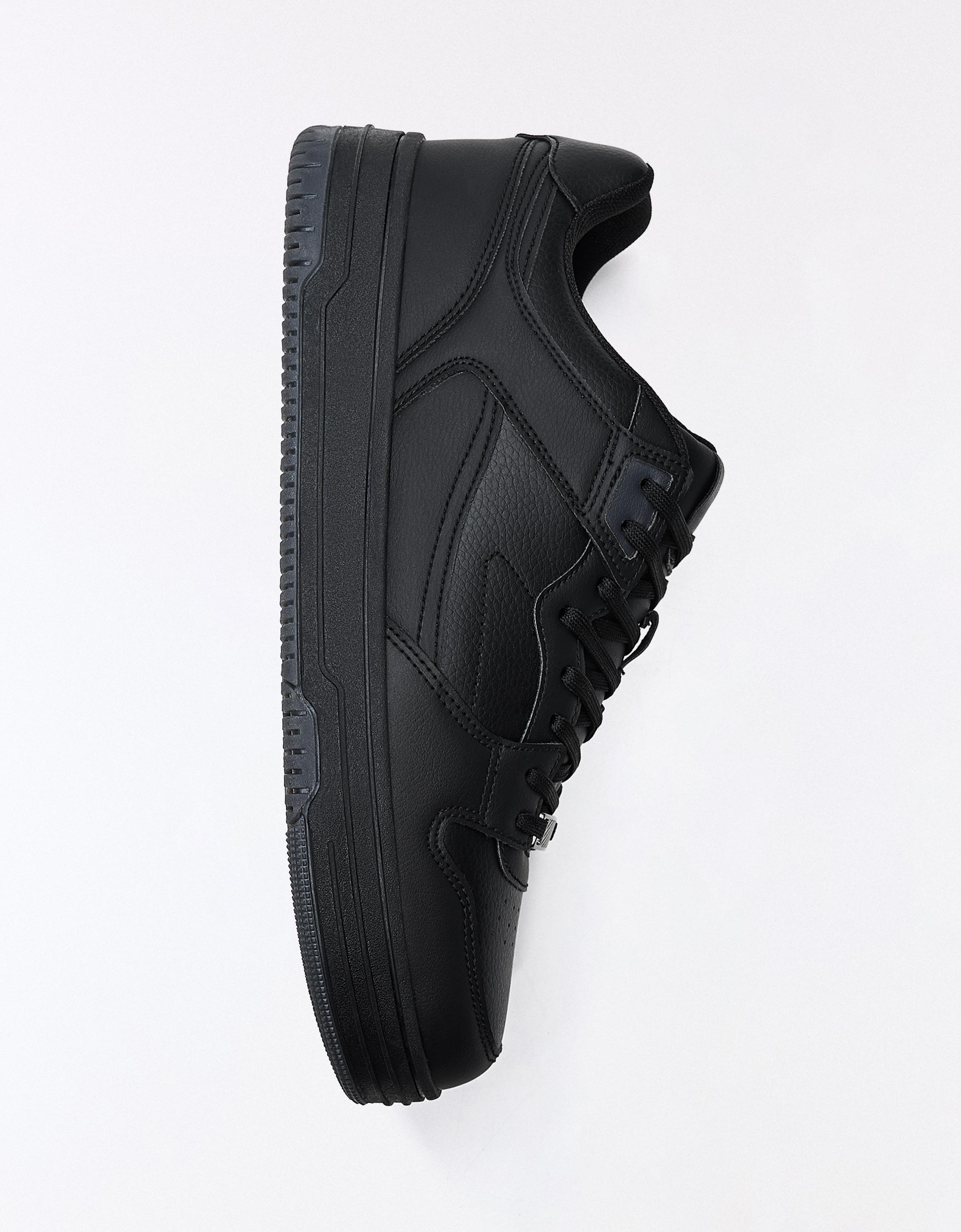 BASIC TRAINERS — BLACK