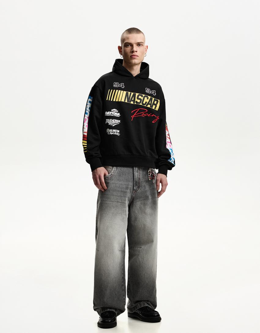 Bluza o kwadratowym kroju z nadrukiem Nascar-Czarny-2