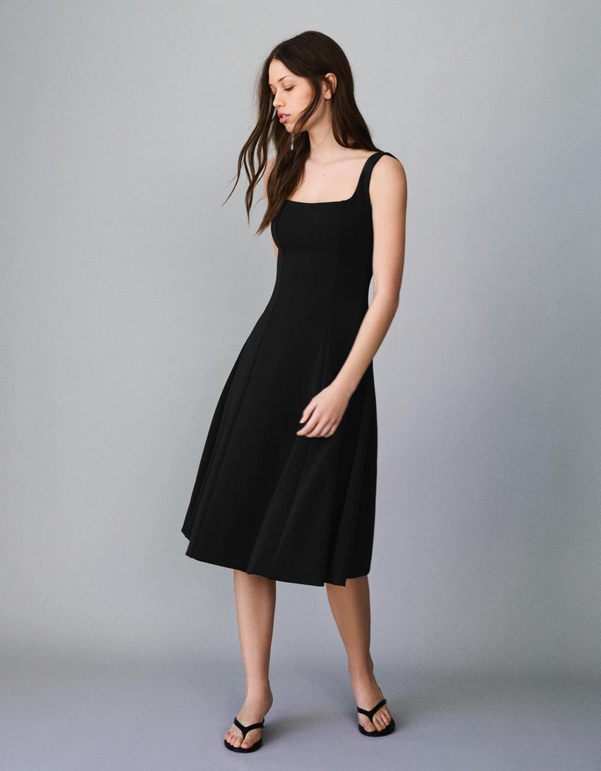 فستان قصير بتنورة كلوش-أسود