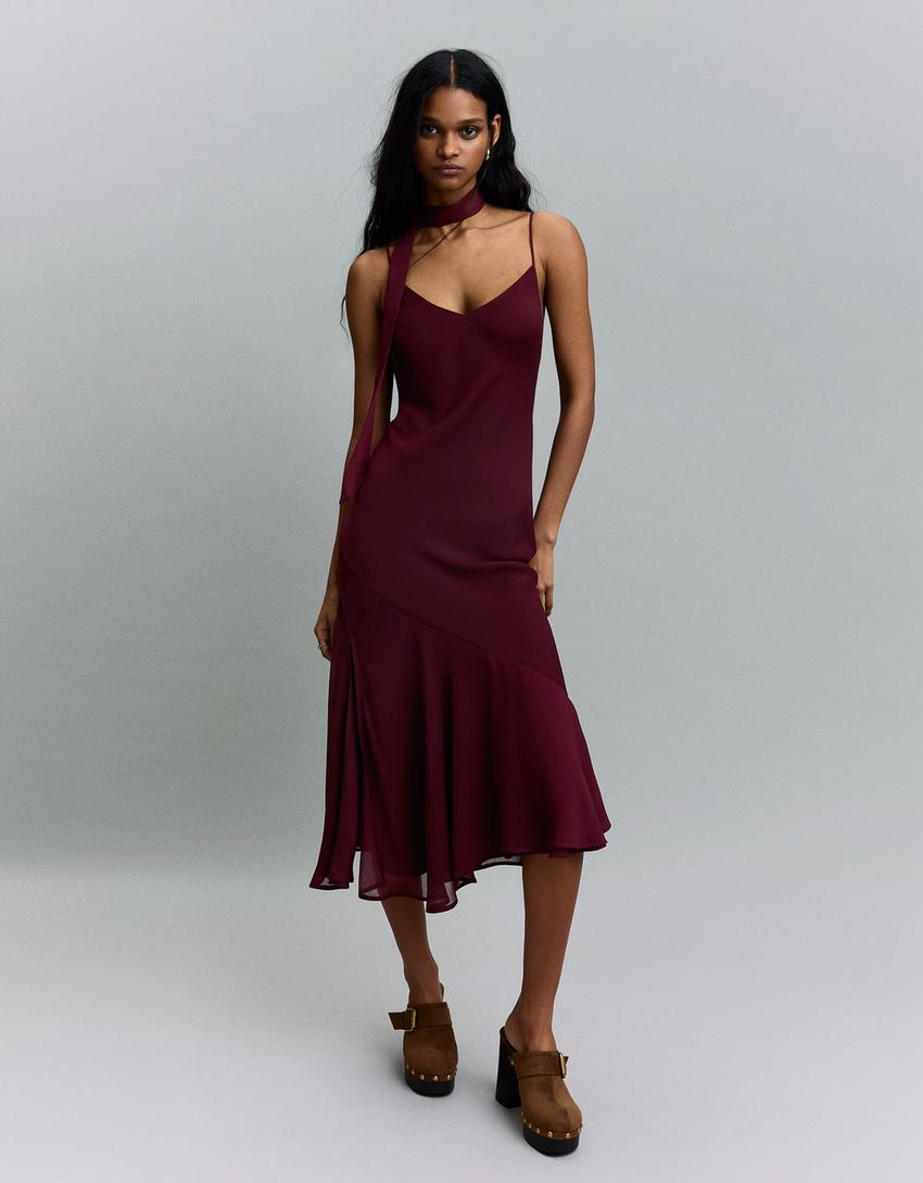 burgundy dress with neck scarf Long burgundy dress with elegant scarf