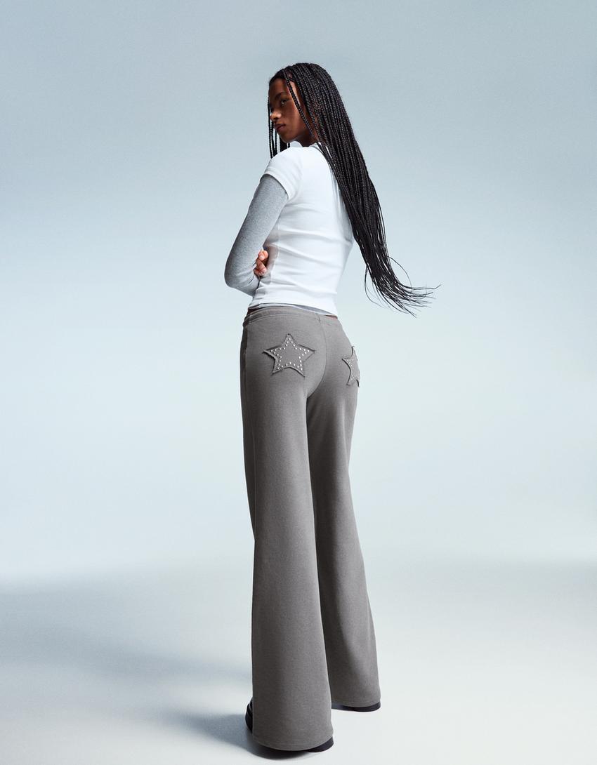 Pantalón felpa tachas-Gris