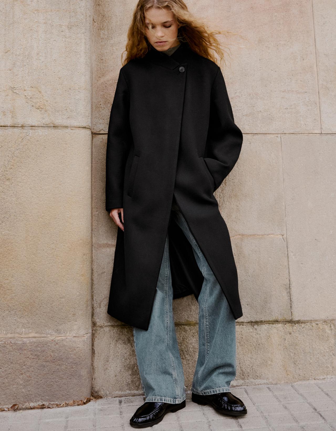 Wool-blend double-breasted coat — Black