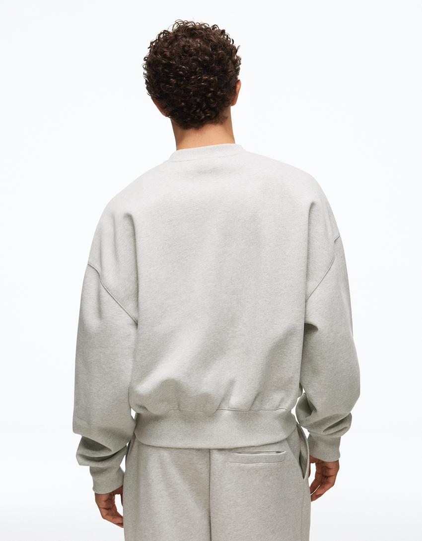 Sudadera cuello redondo-Gris