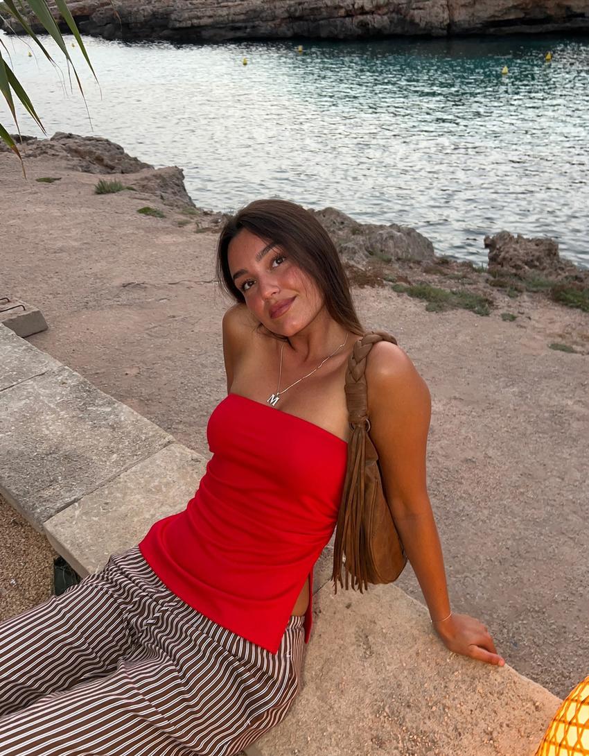 توب شريطي بغرزة روما وتفصيل زمة-أحمر-3