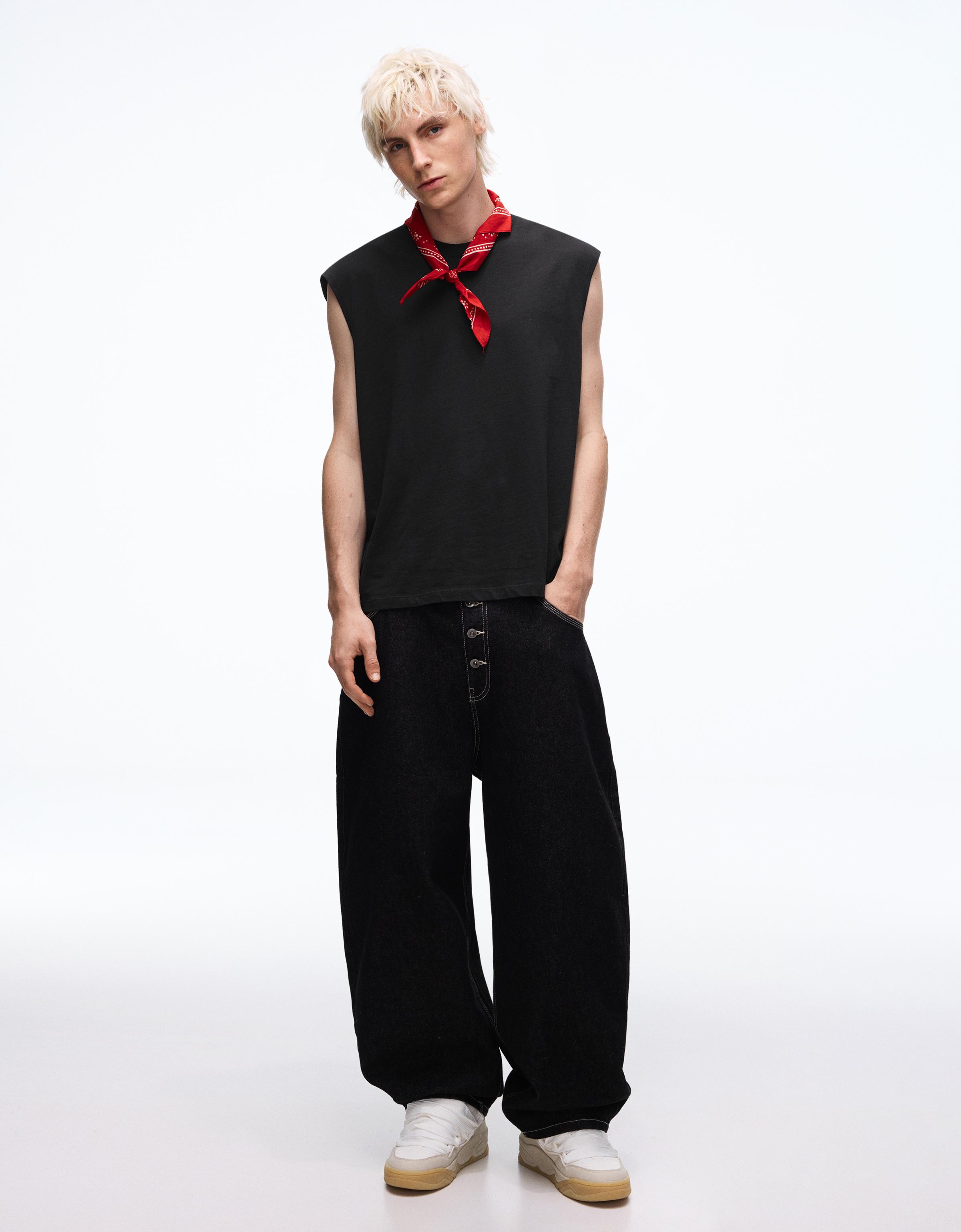 Sleeveless T-shirt — Black