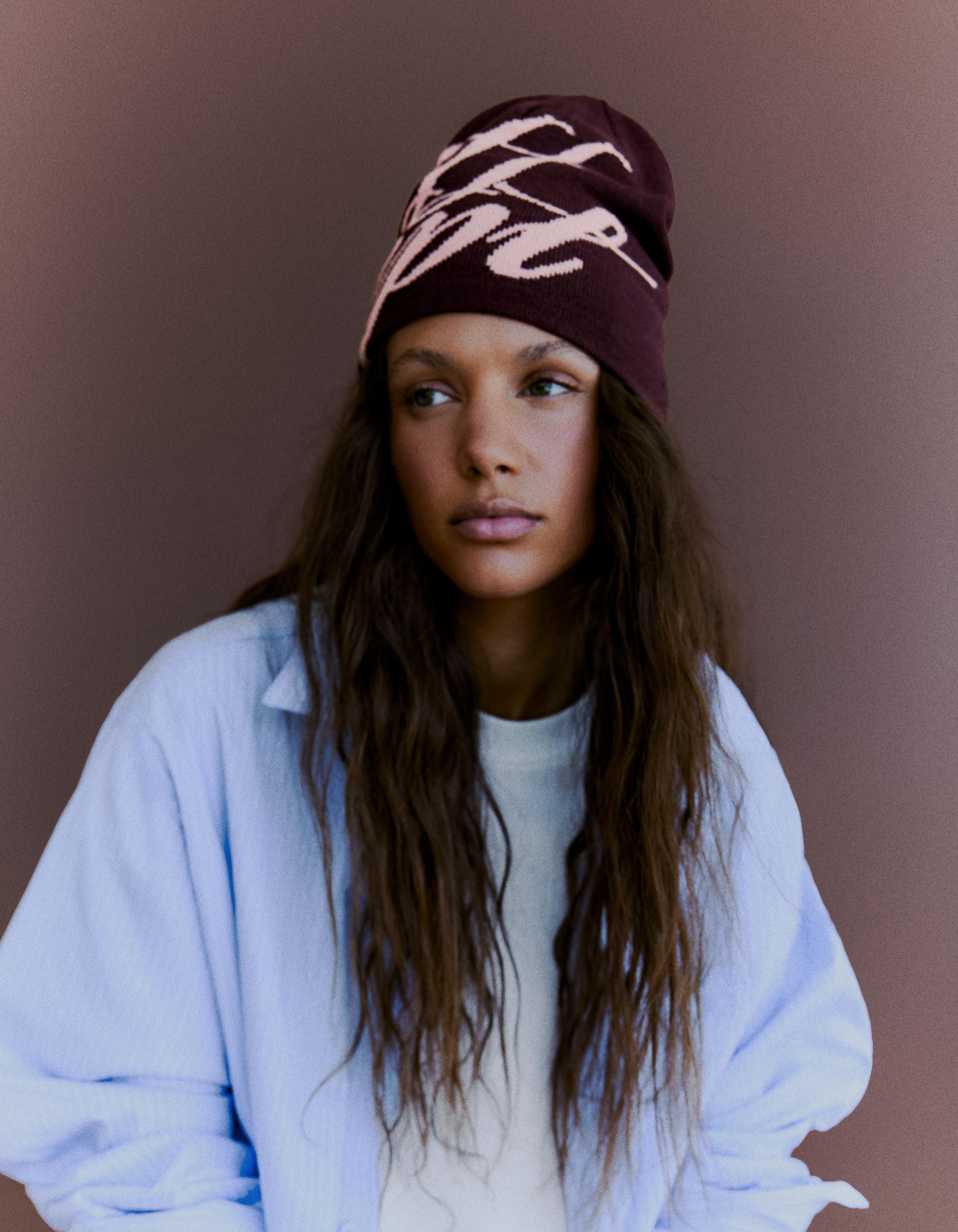 Graphic beanie — Burgundy