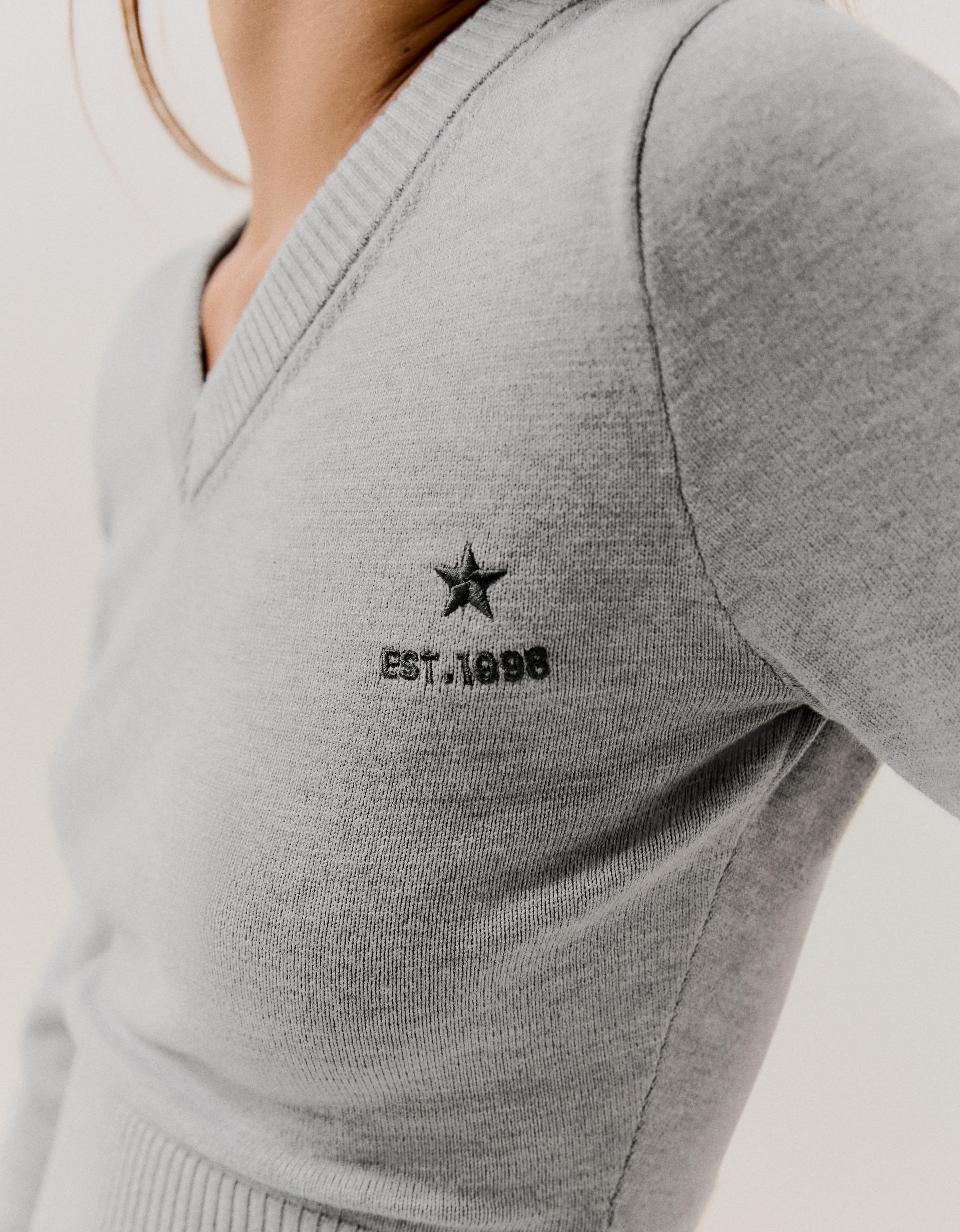 Embroidered V-neck jumper — Grey