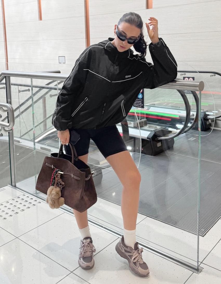 Funktionsjacke mit Kapuze-Schwarz