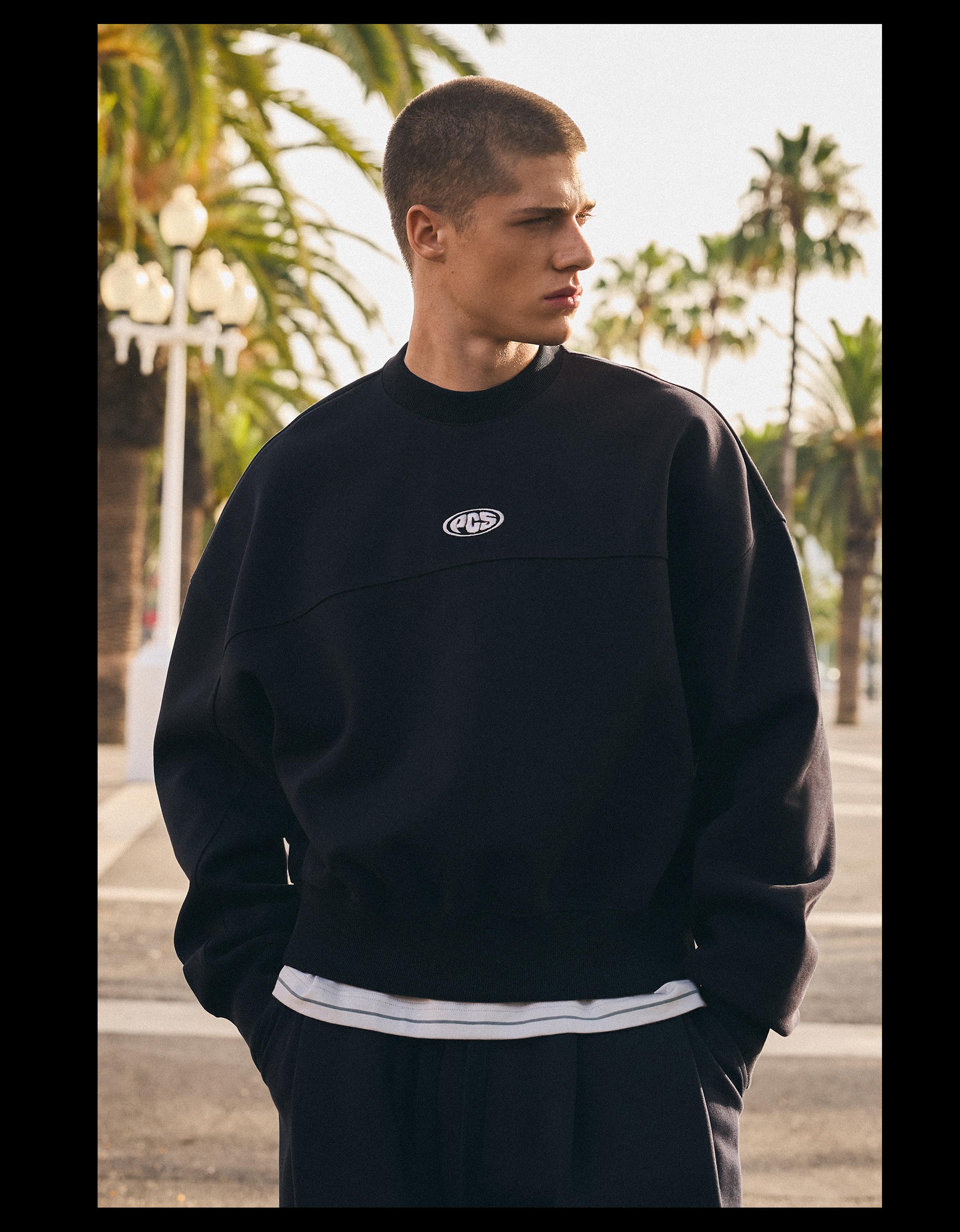 Round neck patch sweatshirt — Navy