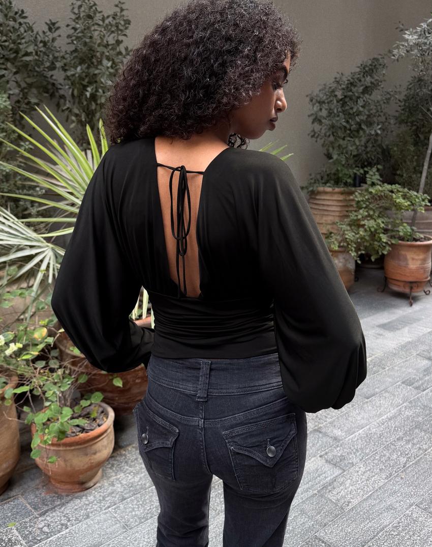 توب بأكمام طويلة وزمزمة-أسود