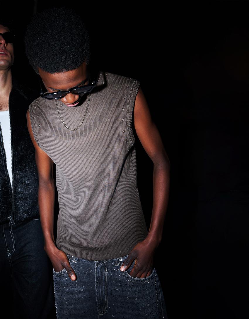 T-shirt sem mangas com bordado-Cinza