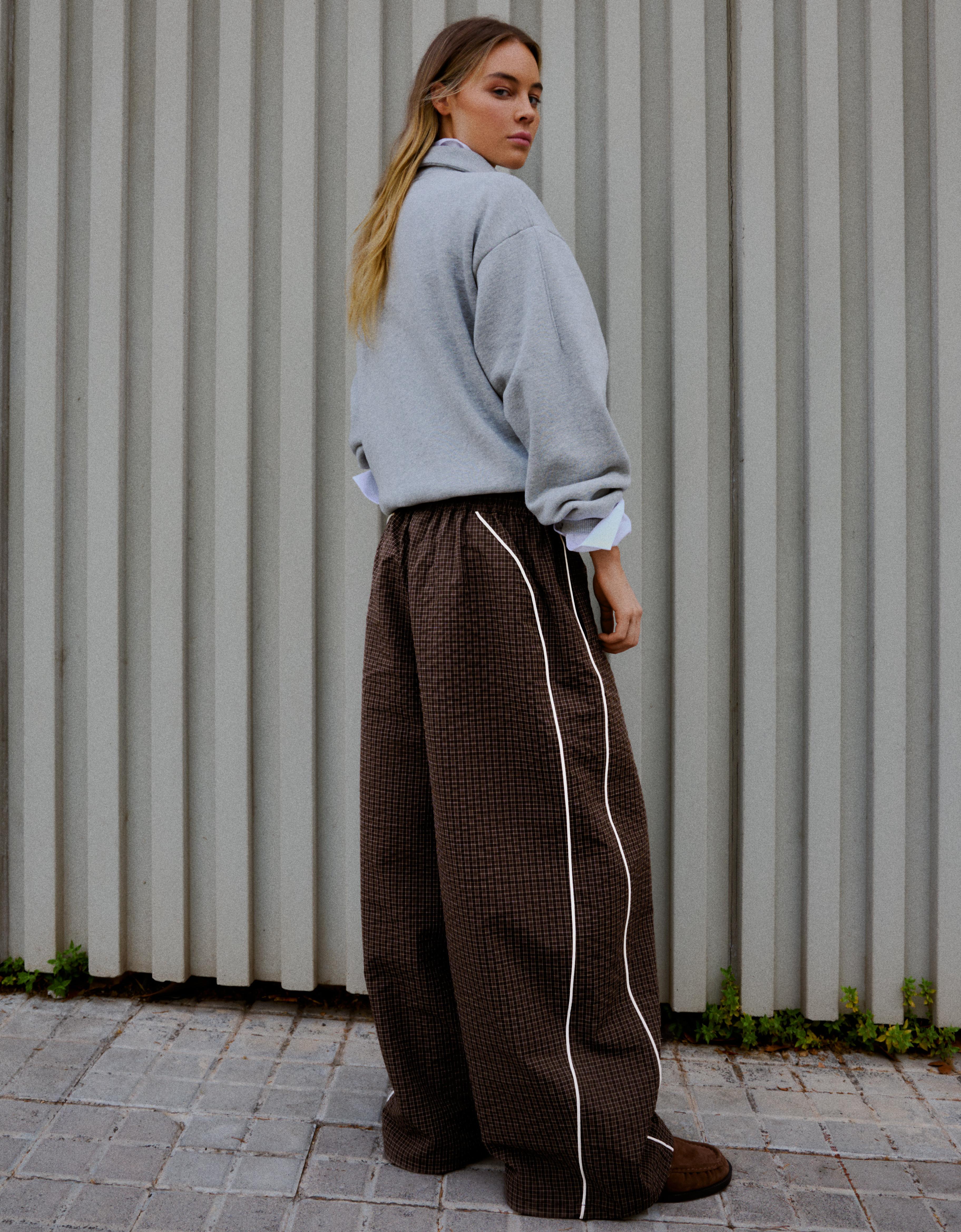 Technical parachute trousers — Brown