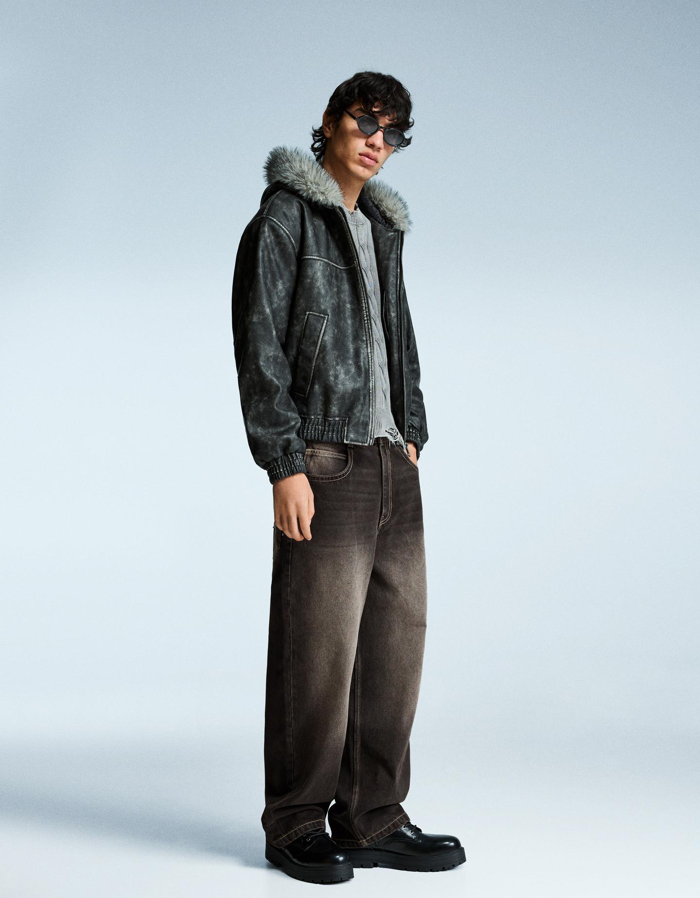 Bershka jeansy o kroju super baggy z ćwiekami czarny