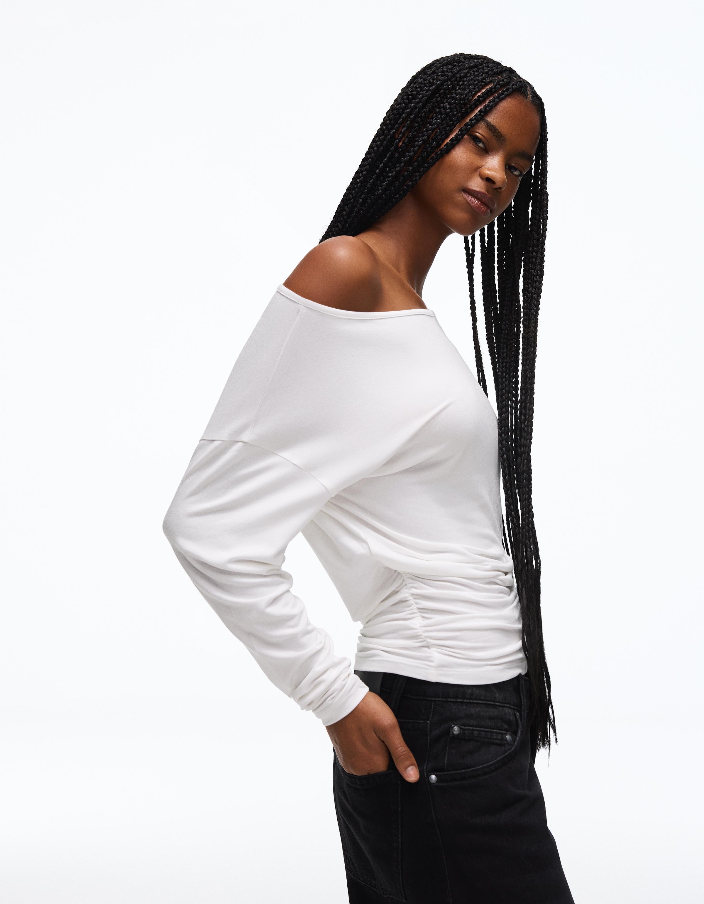 Asymmetric neck long-sleeved T-shirt — Off white