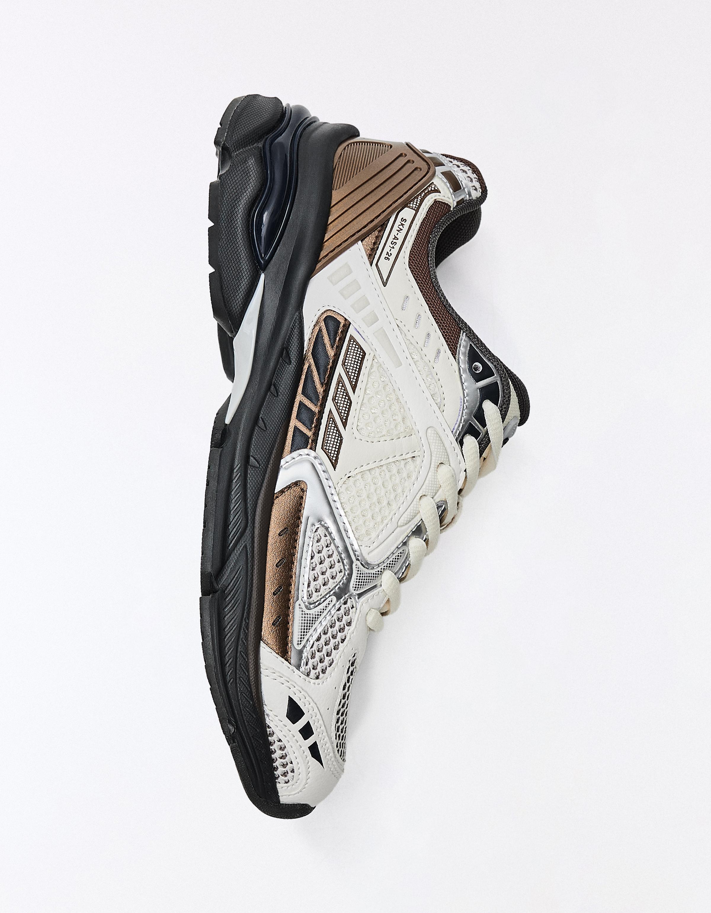 Multi-piece trainers — Multicolored