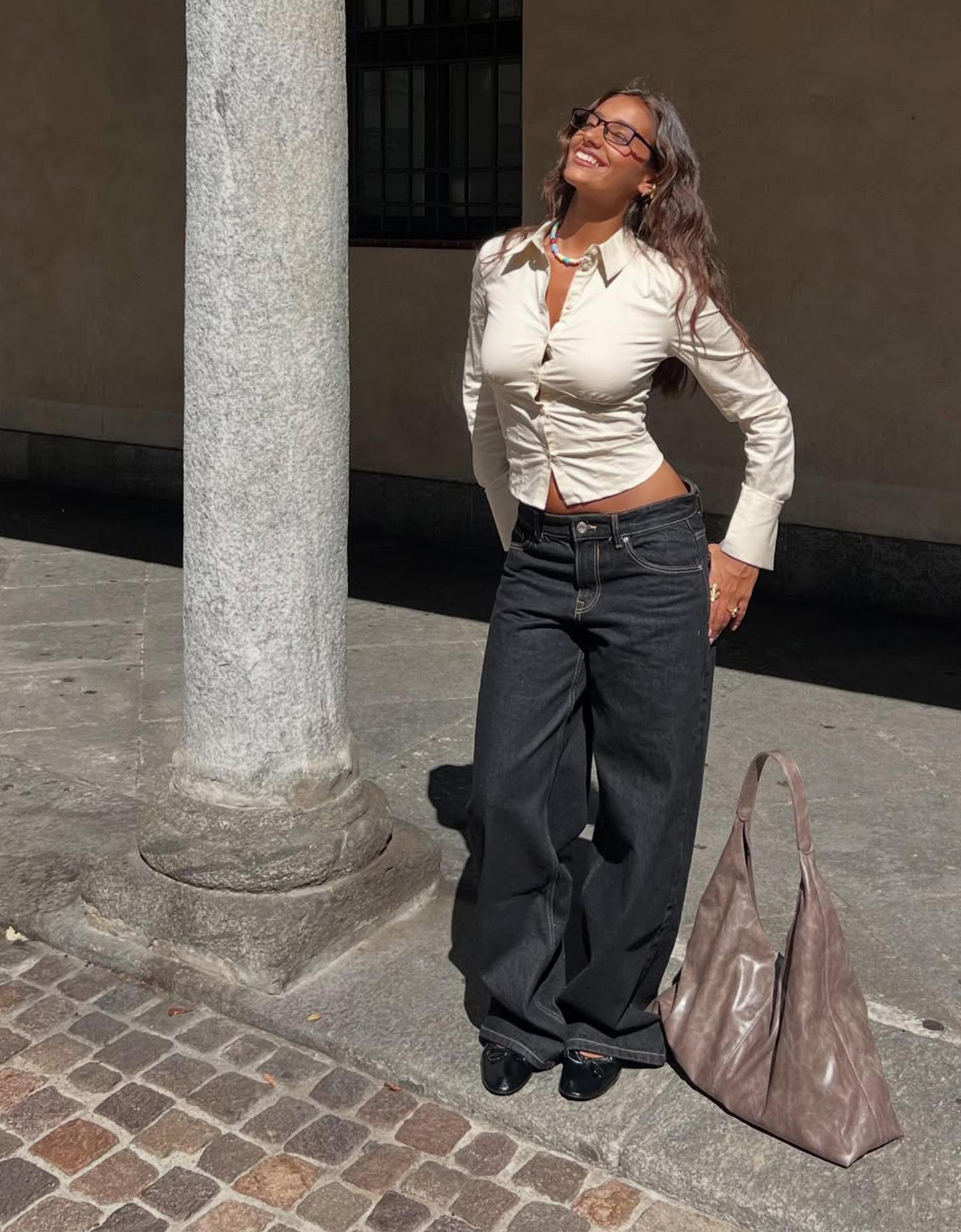 Bershka jeansy o kroju boyfriend ciemnoszary