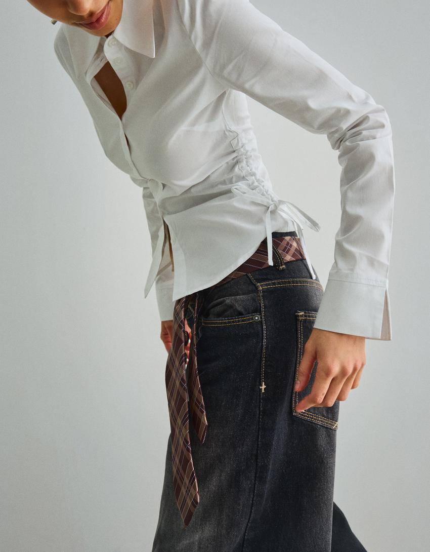 Fitted shirt with gathered side-White