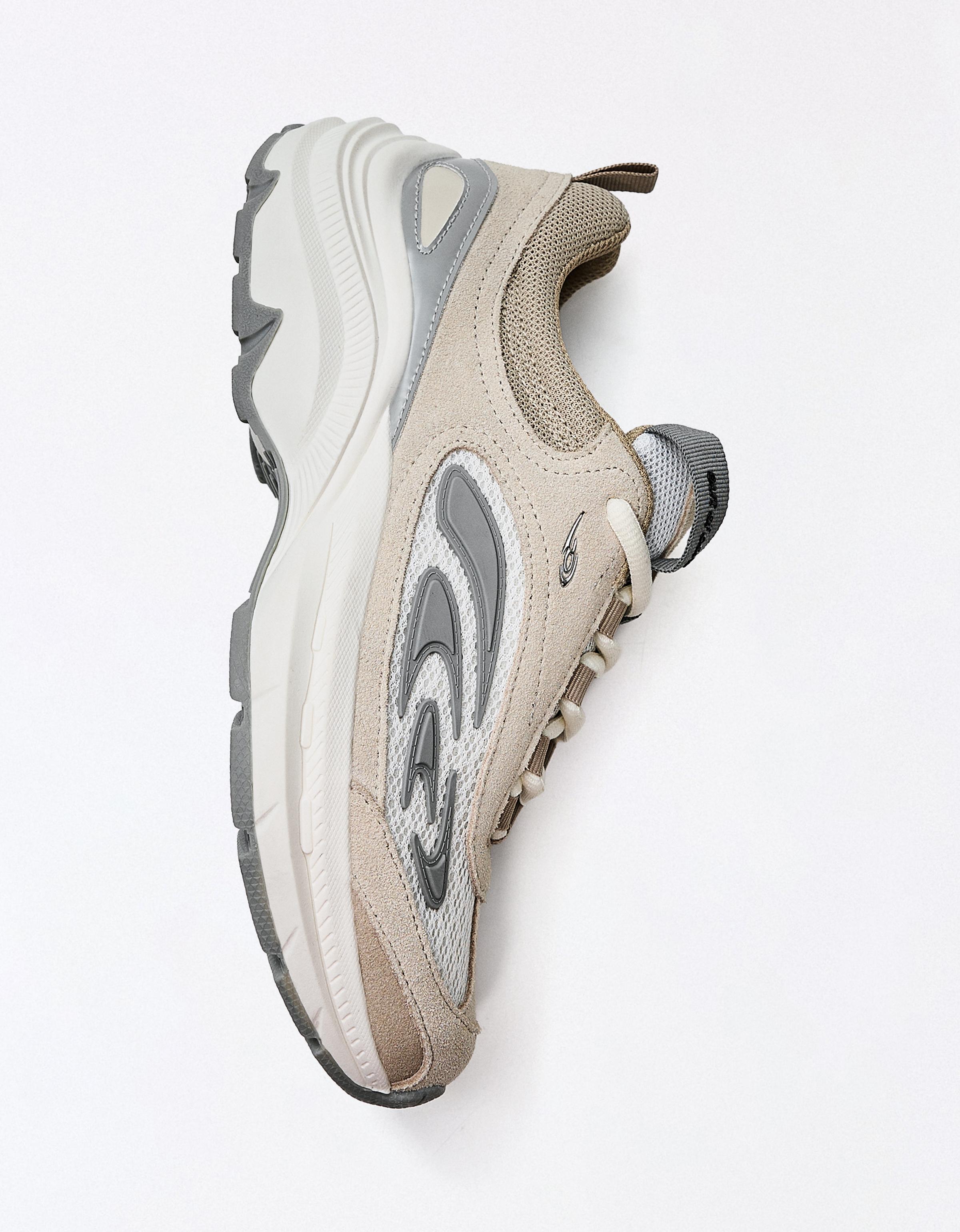 OUT OF CORE Trainers — Multicolored