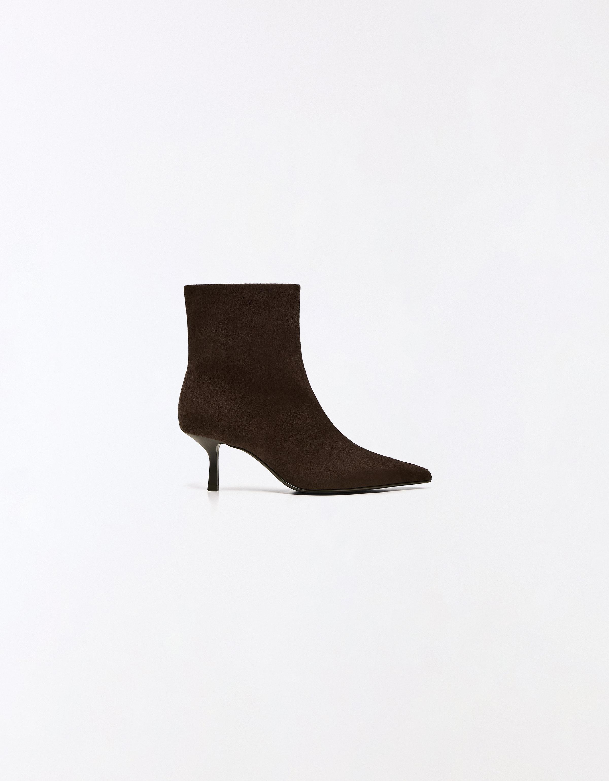 Kitten heel ankle boots — Brown