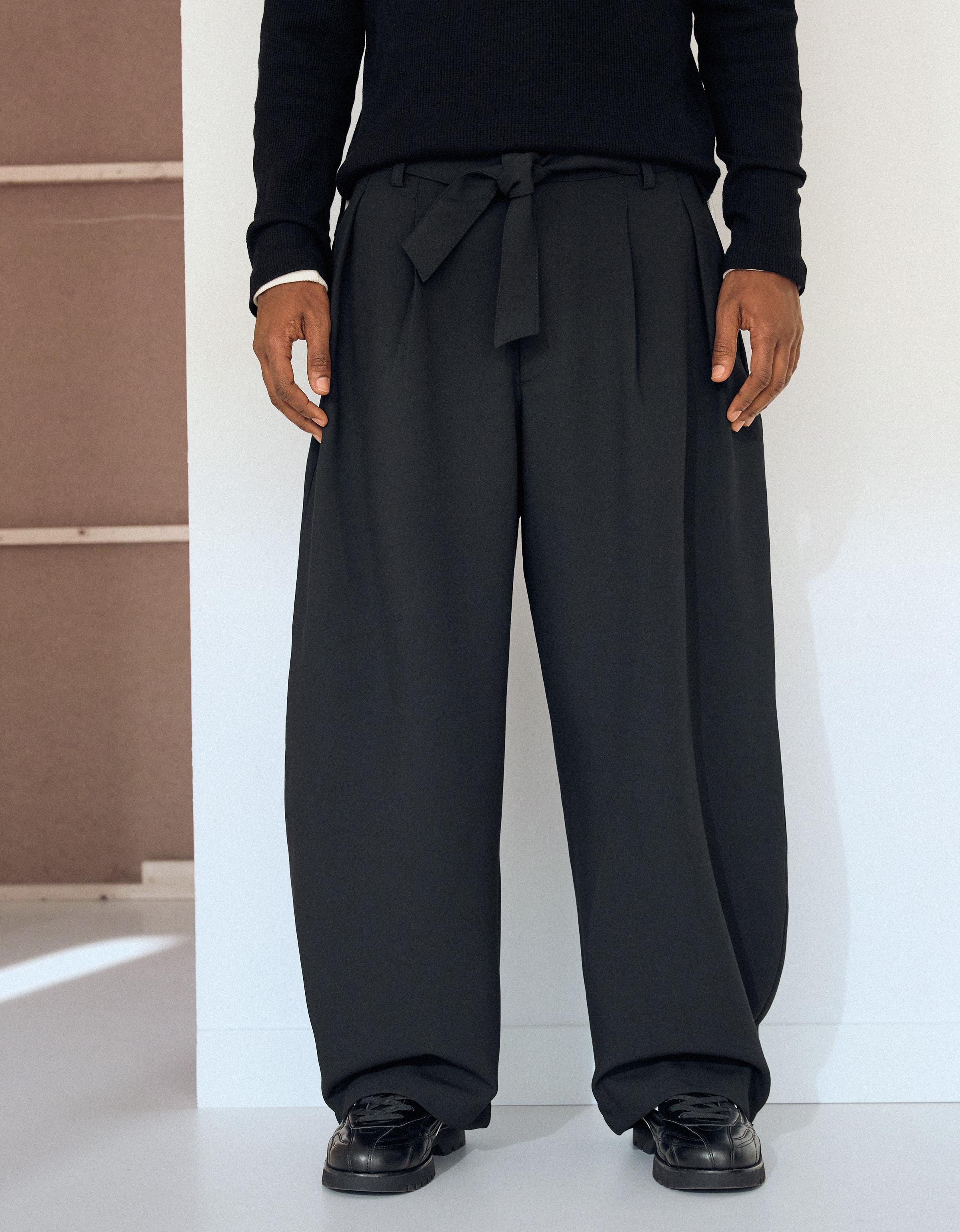 Barrel-leg tailored fit trousers with belt — Black