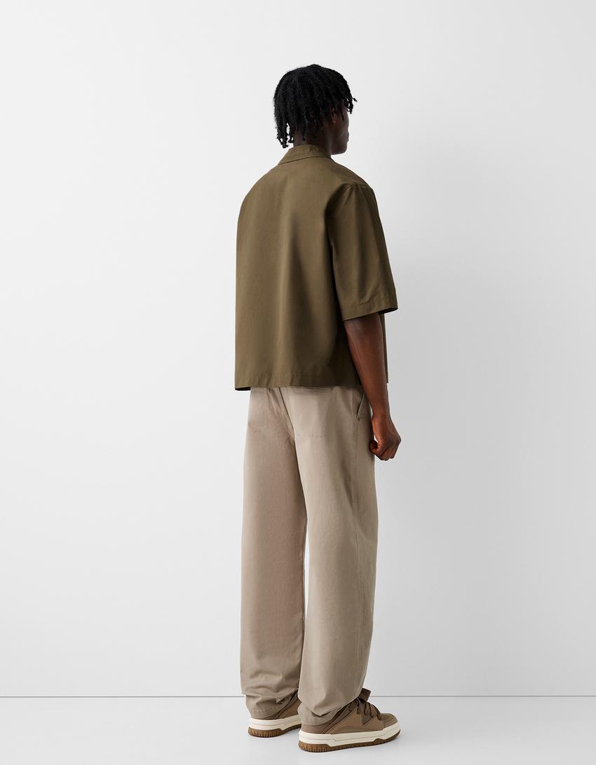 قميص تقني بقصة مربعة وأكمام قصيرة-كاكي-1