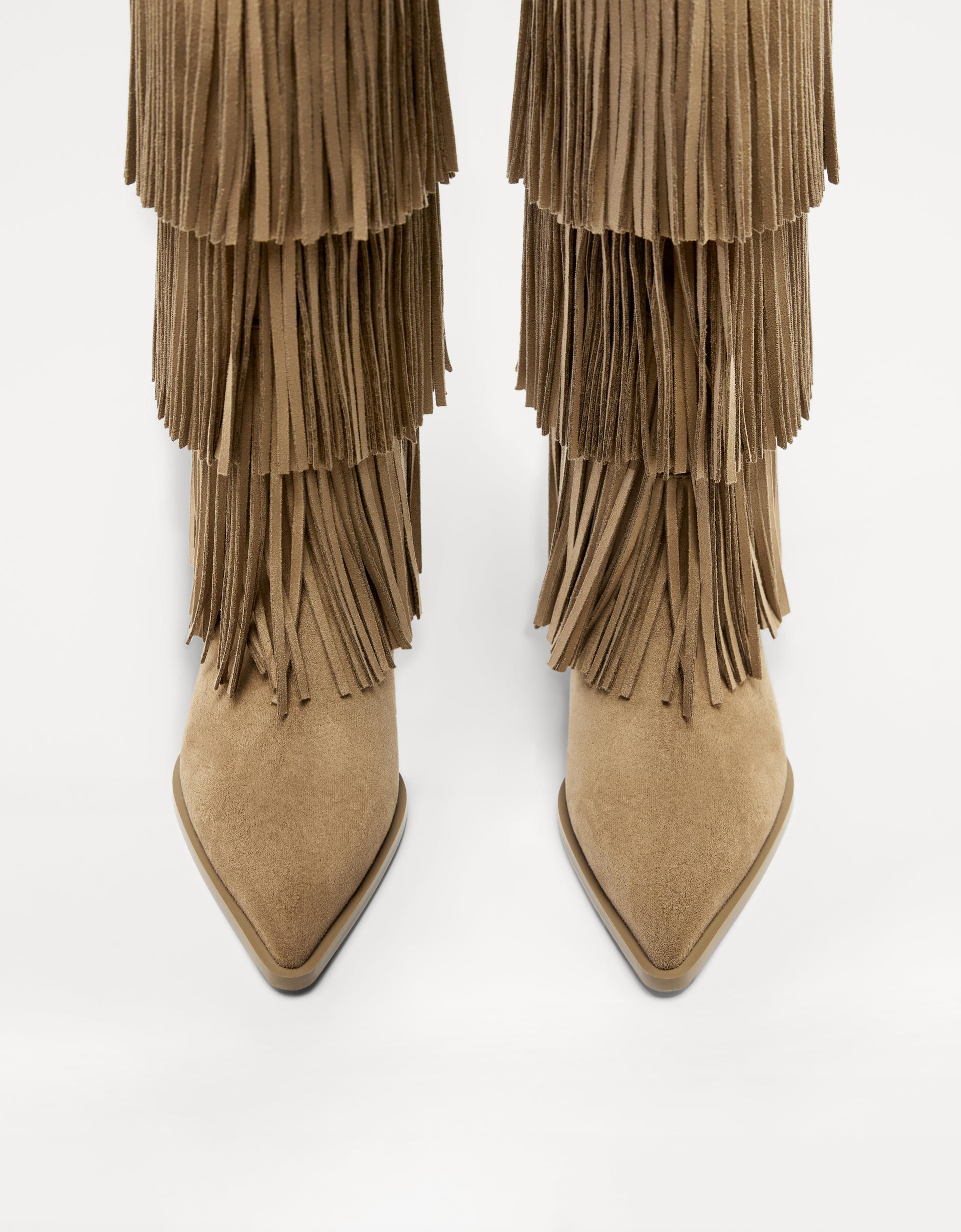 Kitten-heel boots with fringing