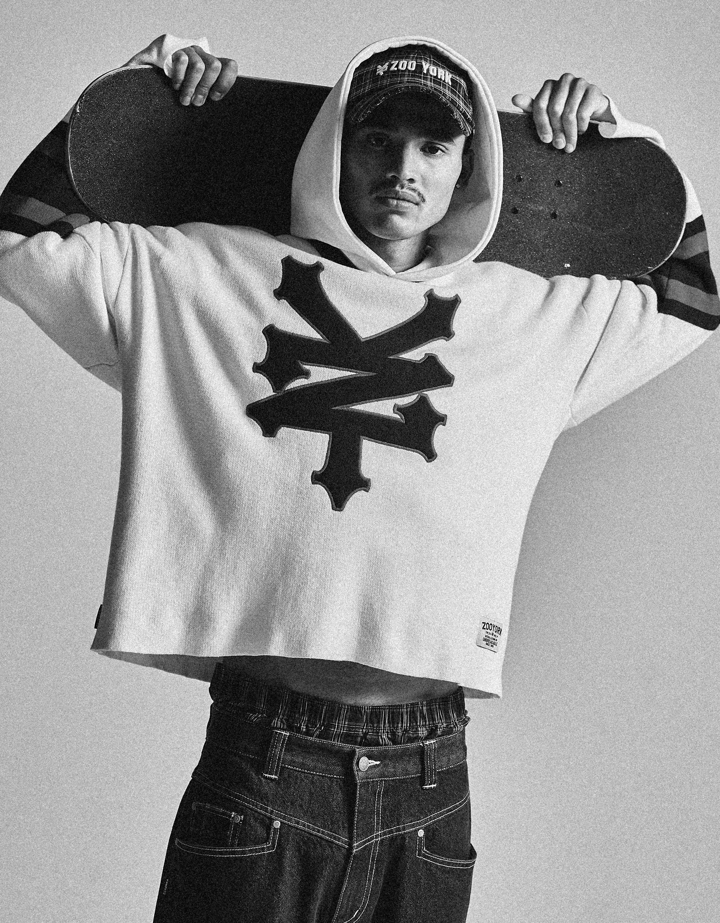 ZOO YORK embroidered V-neck jumper — Off white