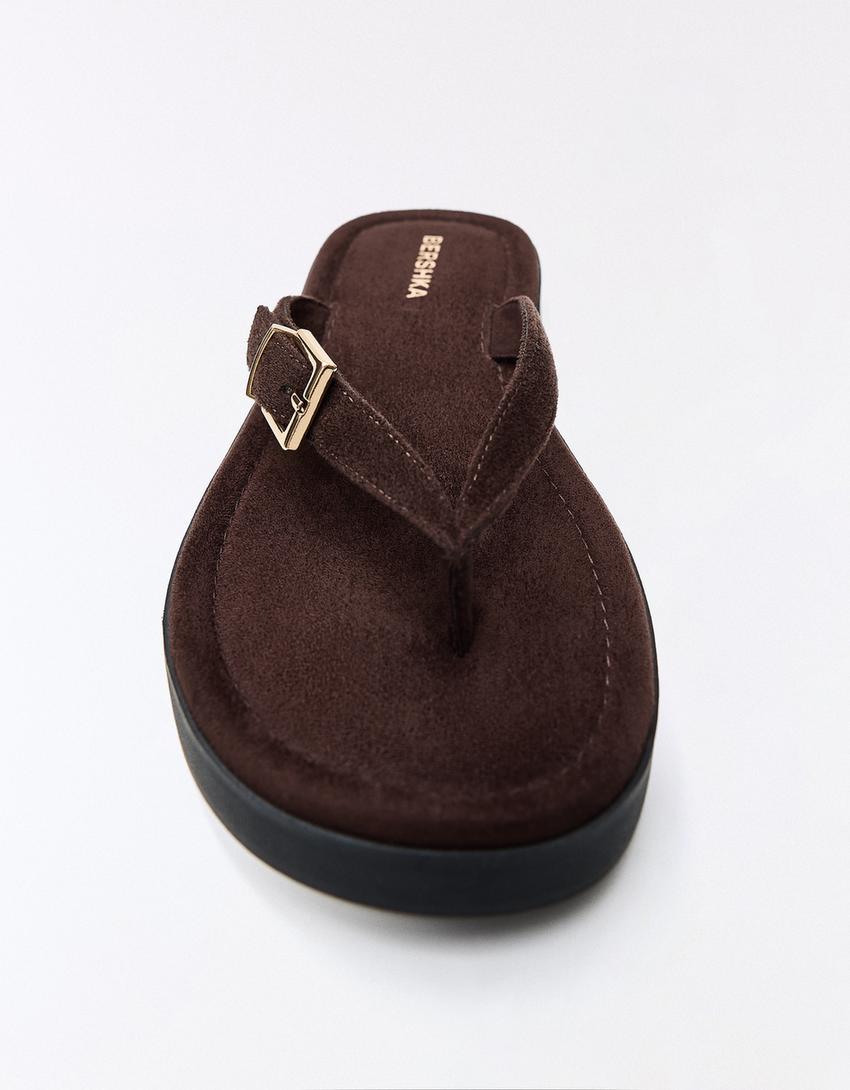 Buckled thong flat sandals-Brown