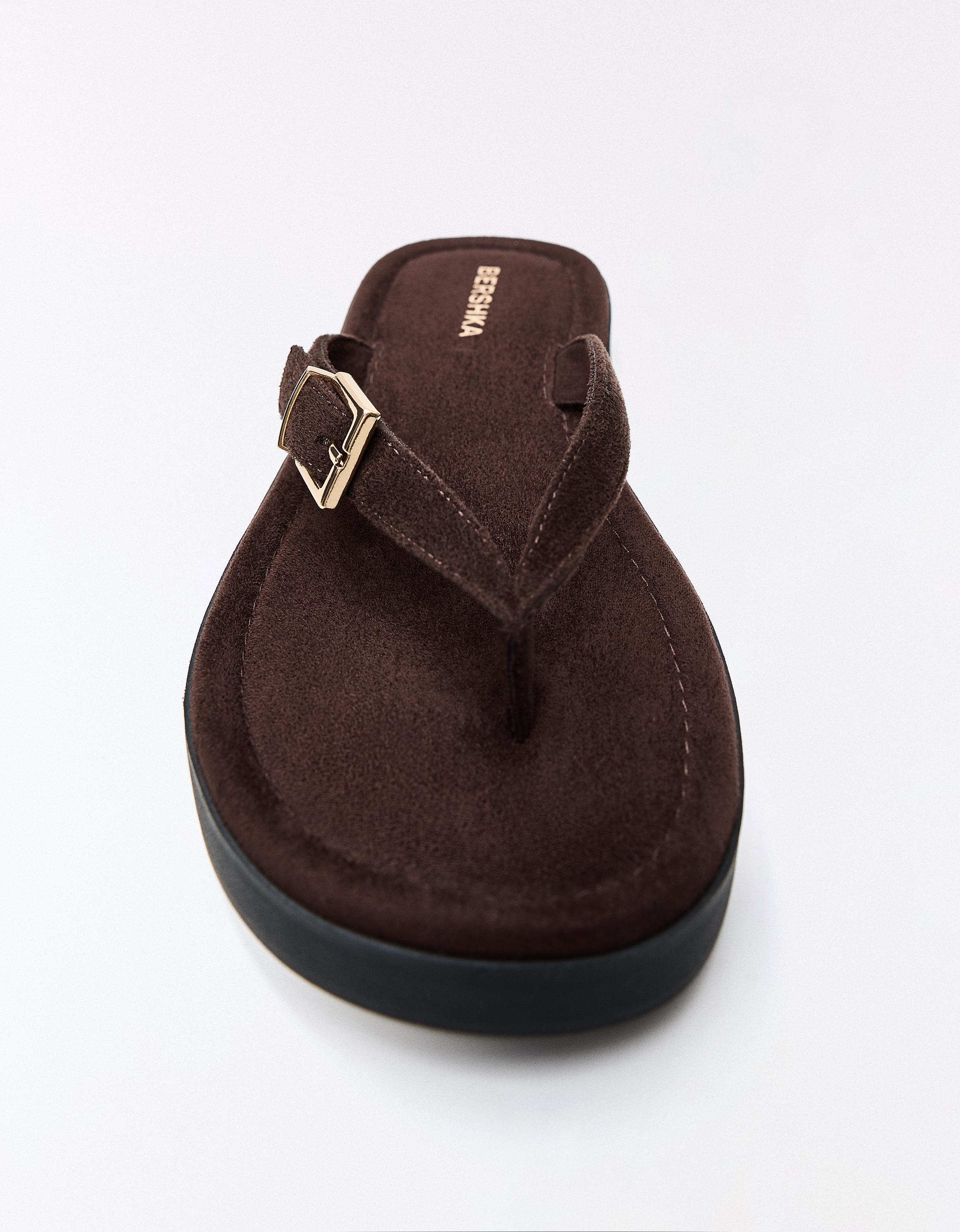 Flat thong sandals with buckle — Brown