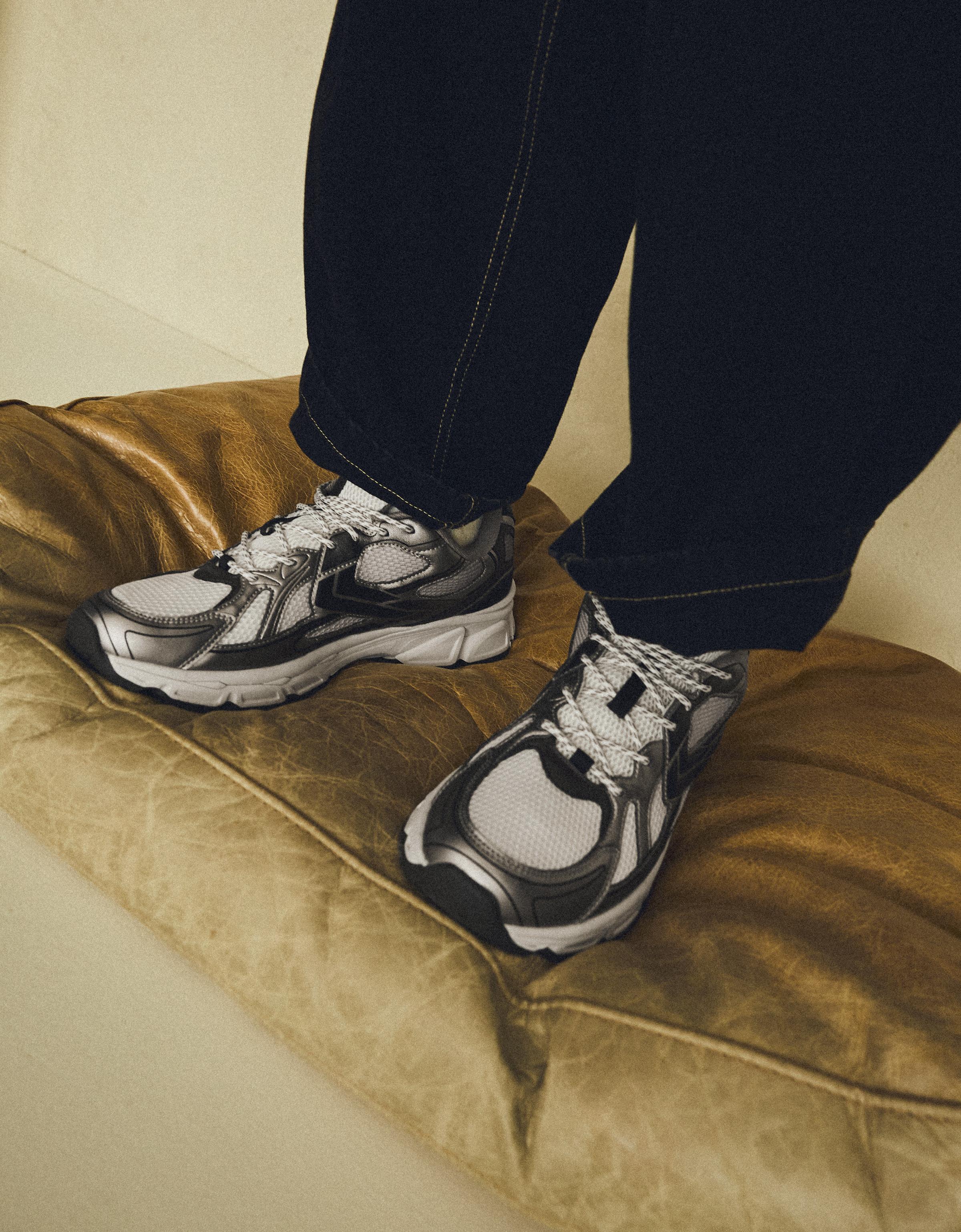 MULTI-PIECE TRAINERS — Brown