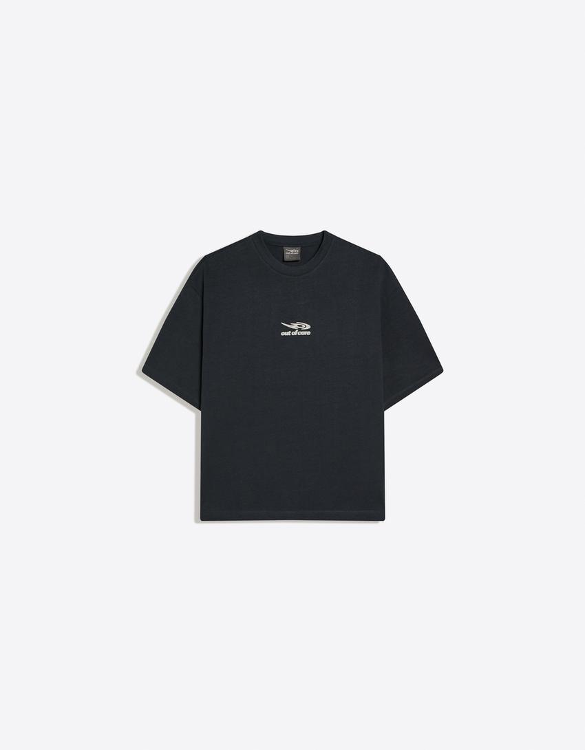 Boxy T-Shirt mit OUT OF CORE Print-Grau