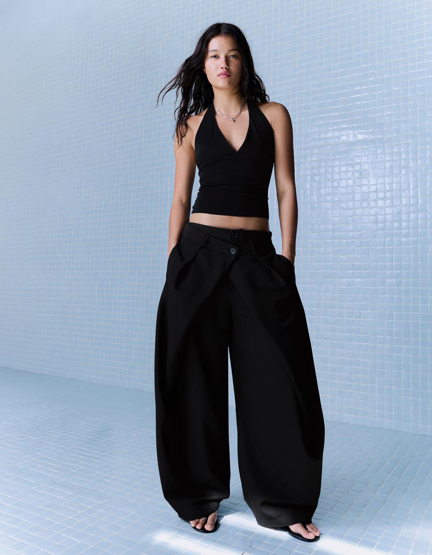 Bershka Pantalón Pliegues Doble Botón Mujer Negro